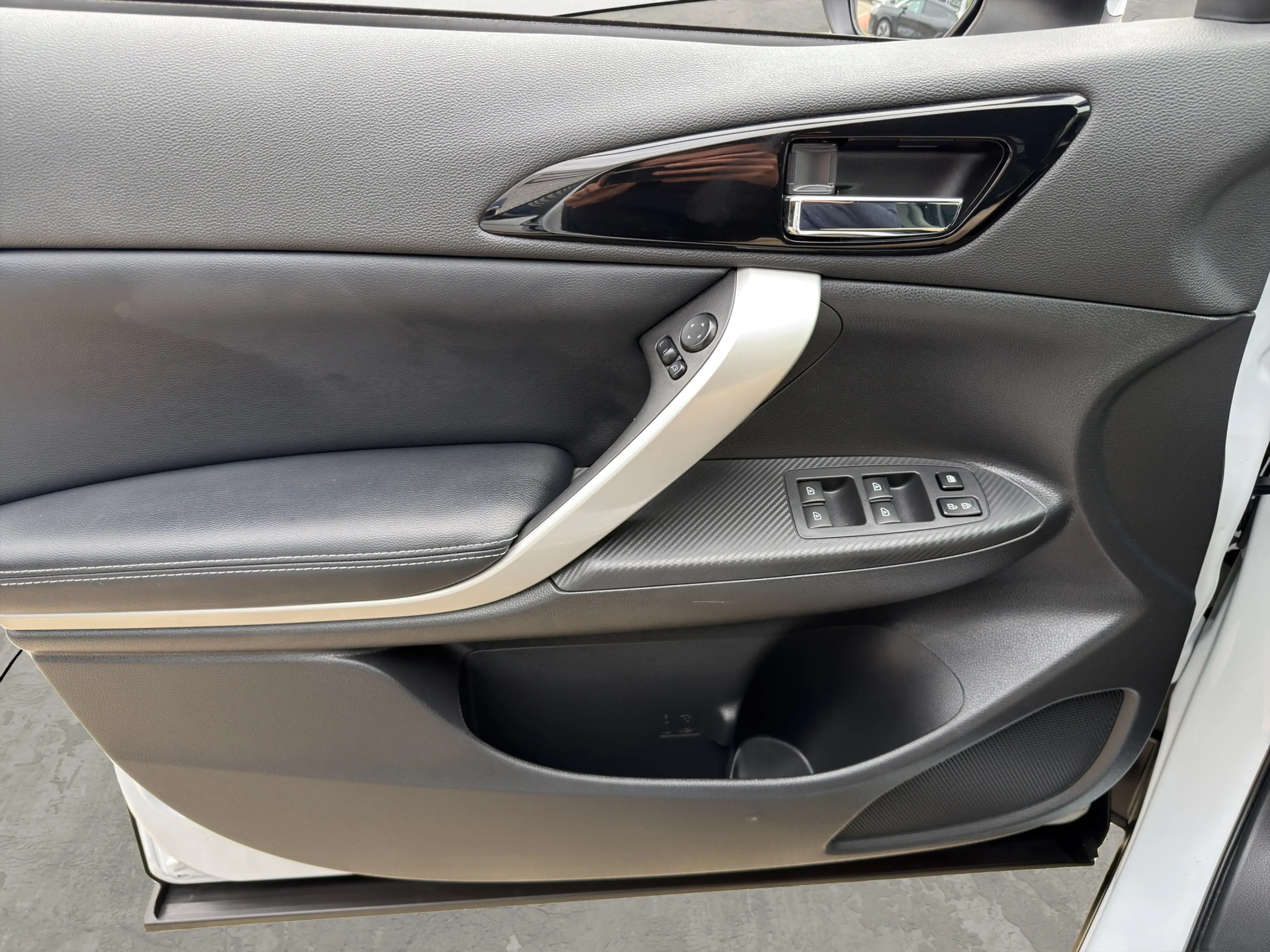 Mitsubishi Eclipse Cross 2.4 PHEV Intense+ | Achteruitrijcamera | Apple Car — photo 27