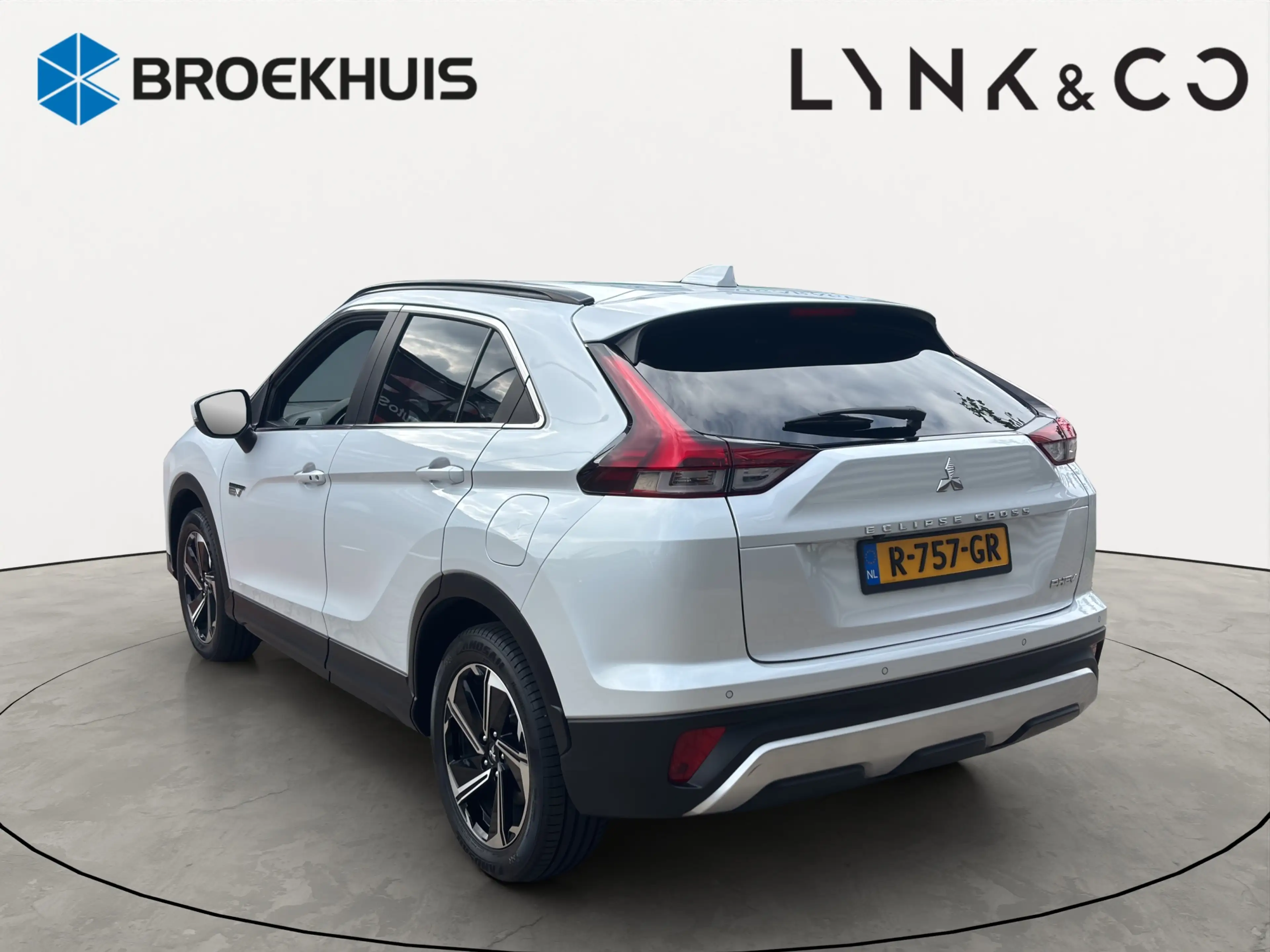 Mitsubishi Eclipse Cross 2.4 PHEV Intense+ | Achteruitrijcamera | Apple Car — photo 5