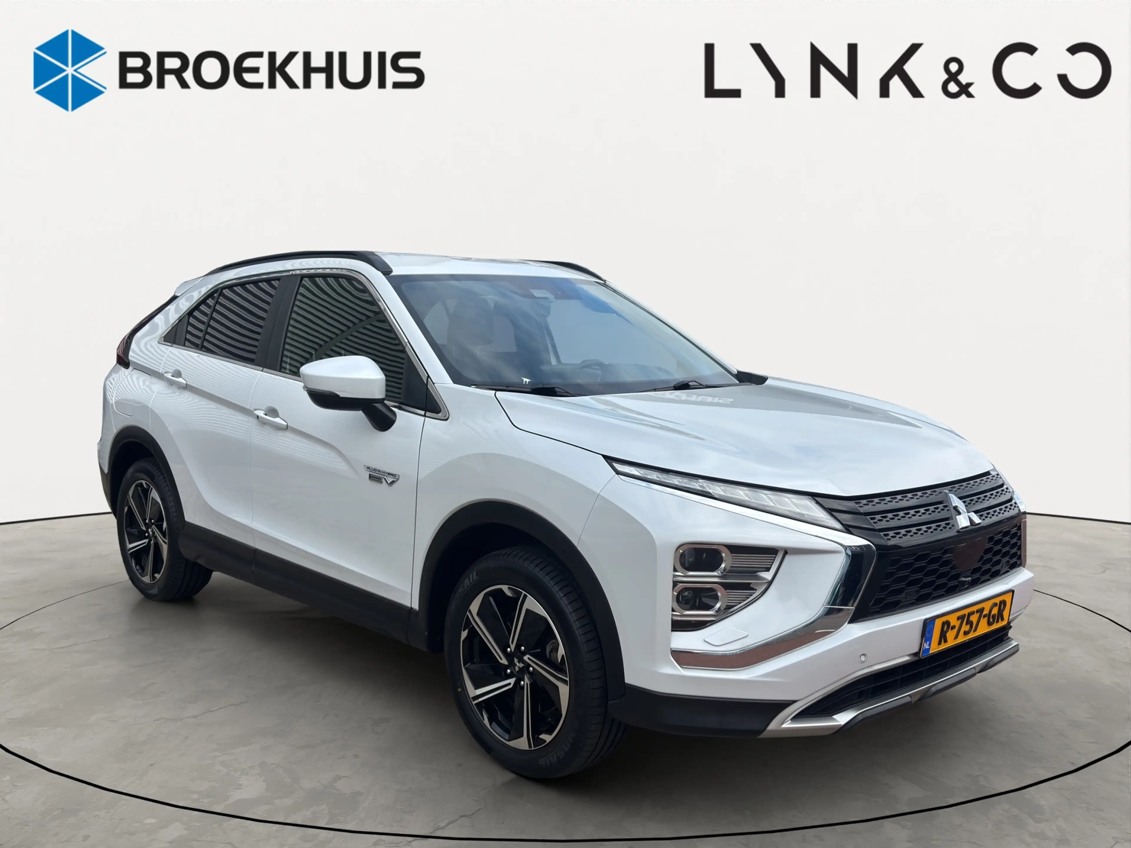 Mitsubishi Eclipse Cross 2.4 PHEV Intense+ | Achteruitrijcamera | Apple Car — photo 4