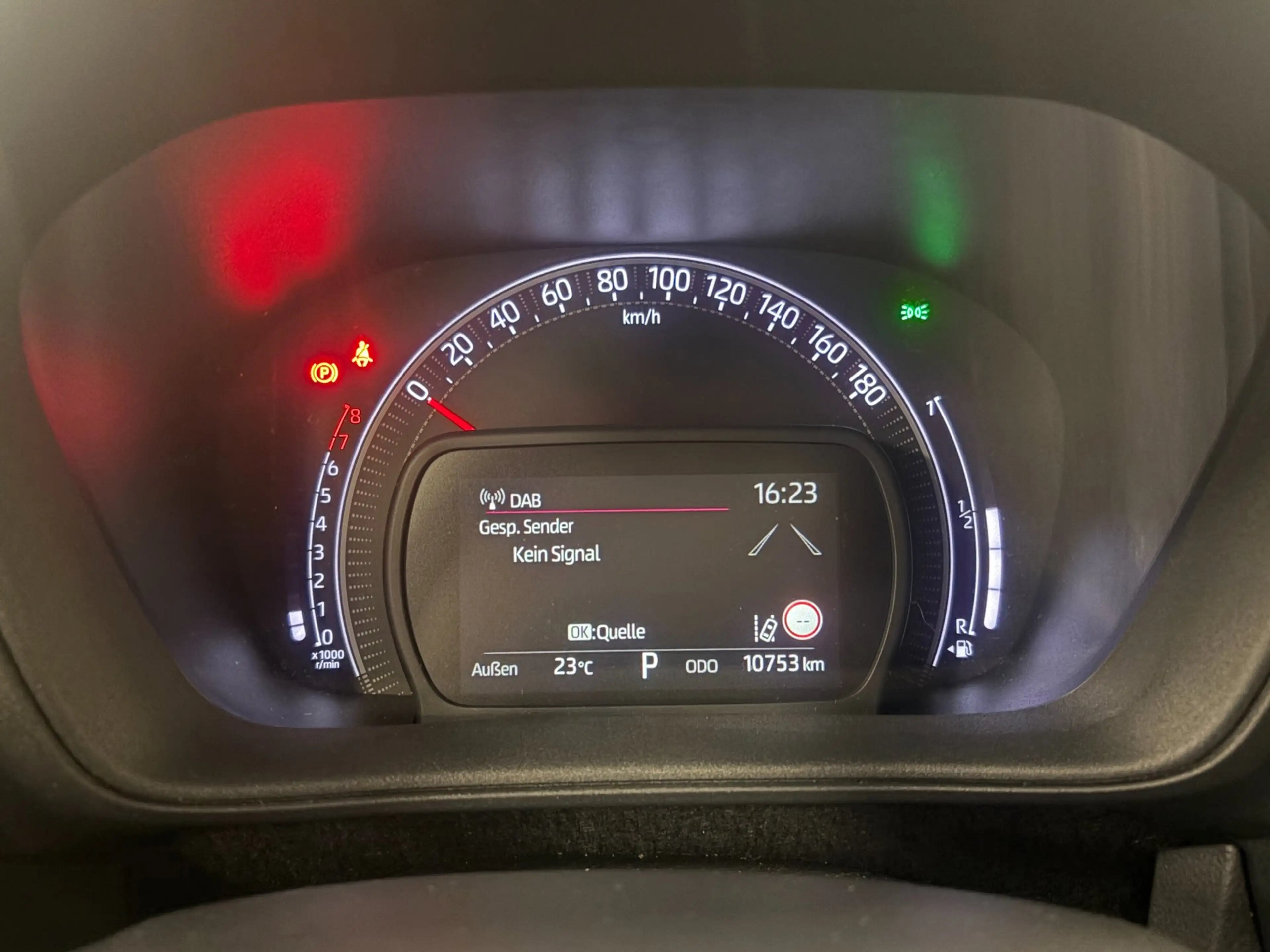 Toyota Aygo X 1.0 VVT-i MT Pulse Automaat / Clima / Camera / Key — photo 12