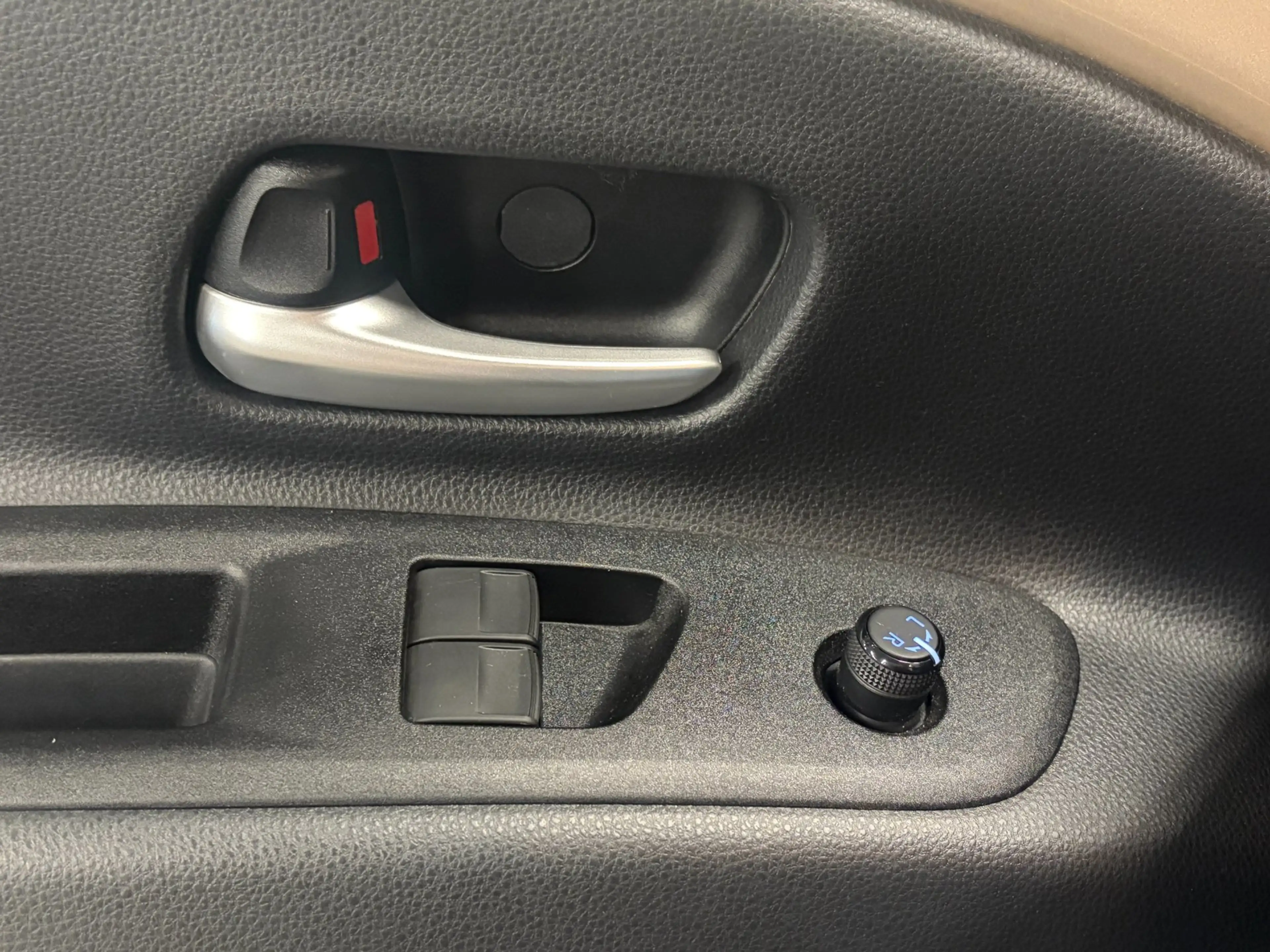 Toyota Aygo X 1.0 VVT-i MT Pulse Automaat / Clima / Camera / Key — photo 21