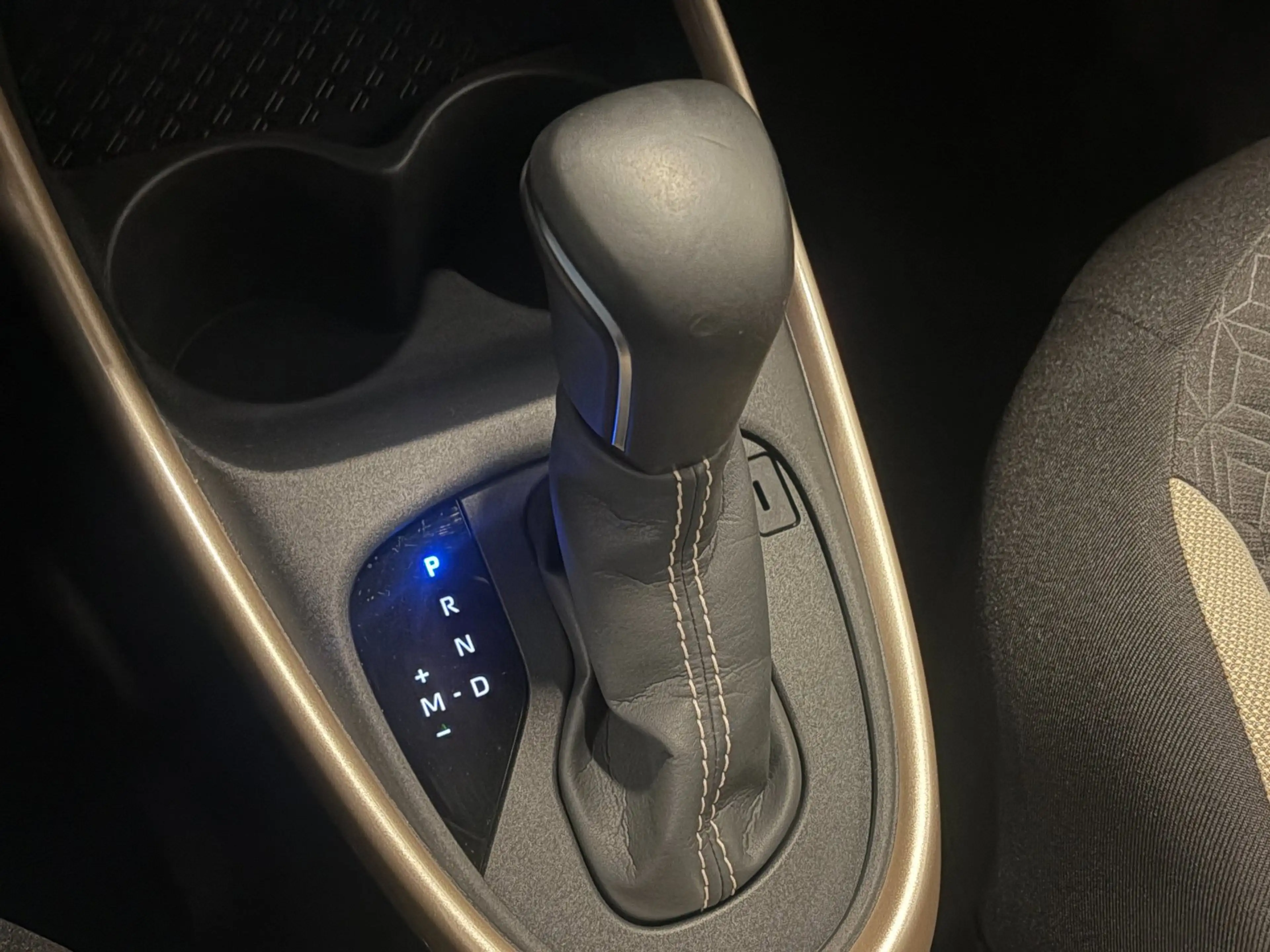 Toyota Aygo X 1.0 VVT-i MT Pulse Automaat / Clima / Camera / Key — photo 17