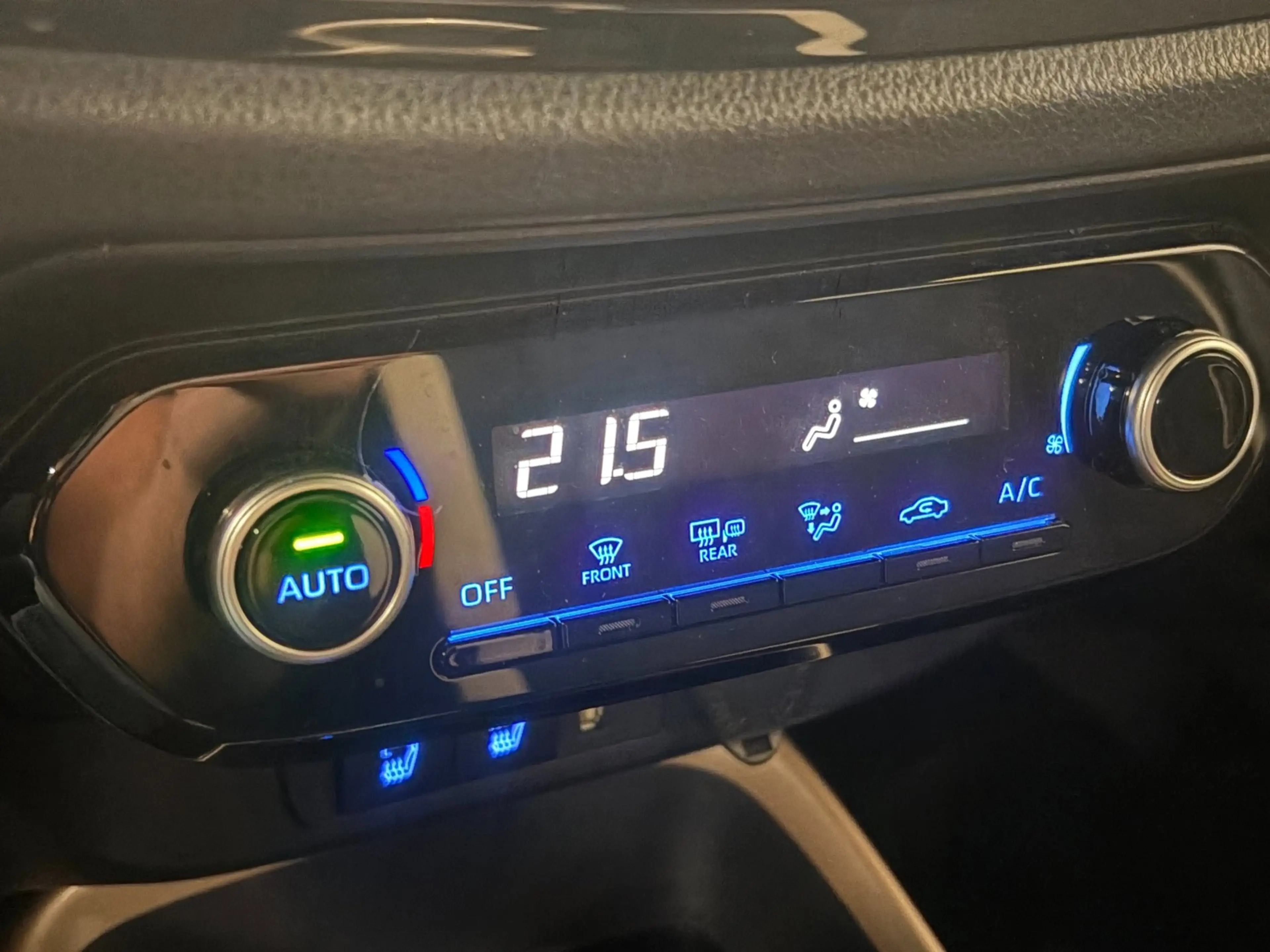 Toyota Aygo X 1.0 VVT-i MT Pulse Automaat / Clima / Camera / Key — photo 15