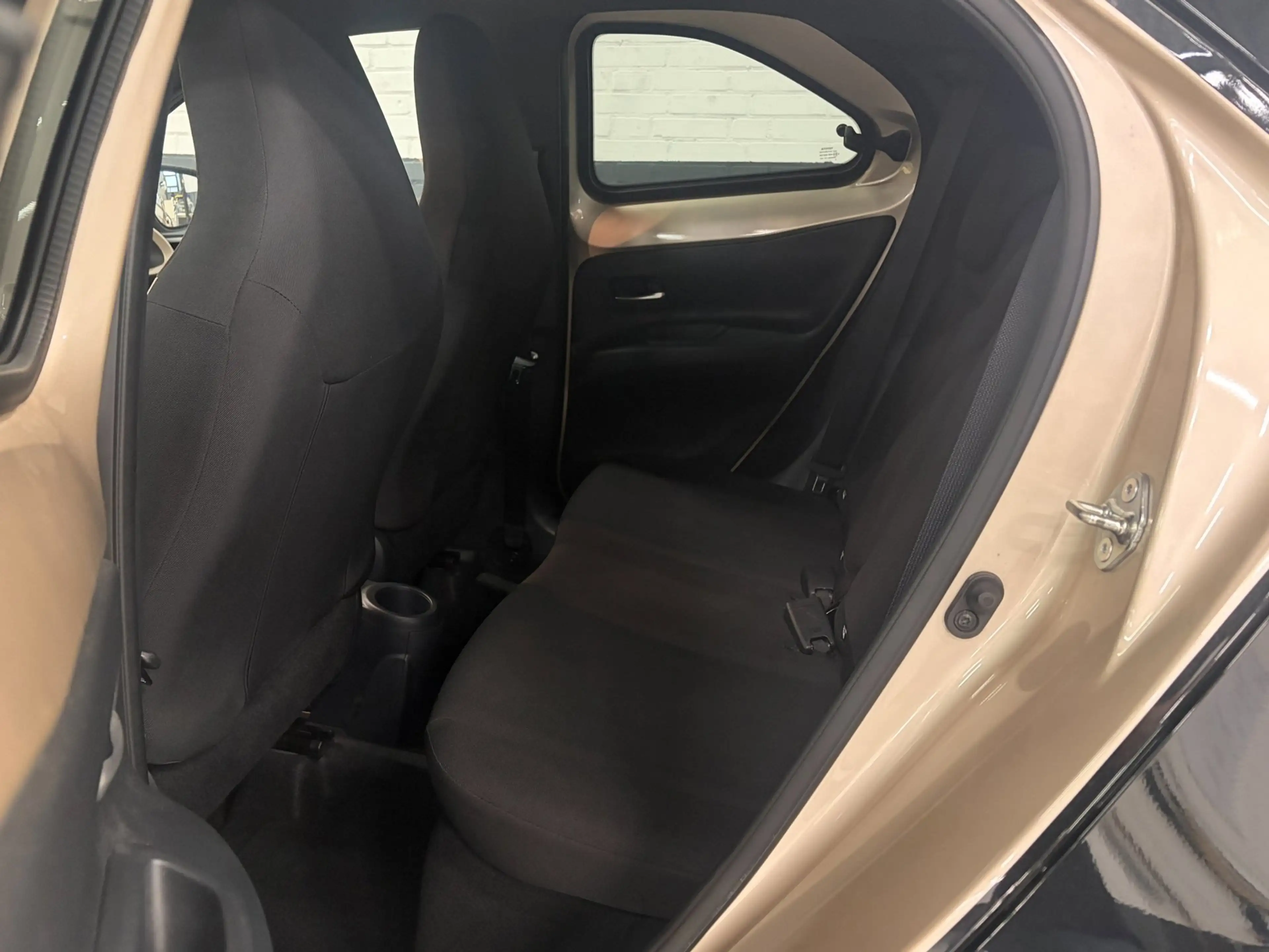 Toyota Aygo X 1.0 VVT-i MT Pulse Automaat / Clima / Camera / Key — photo 10