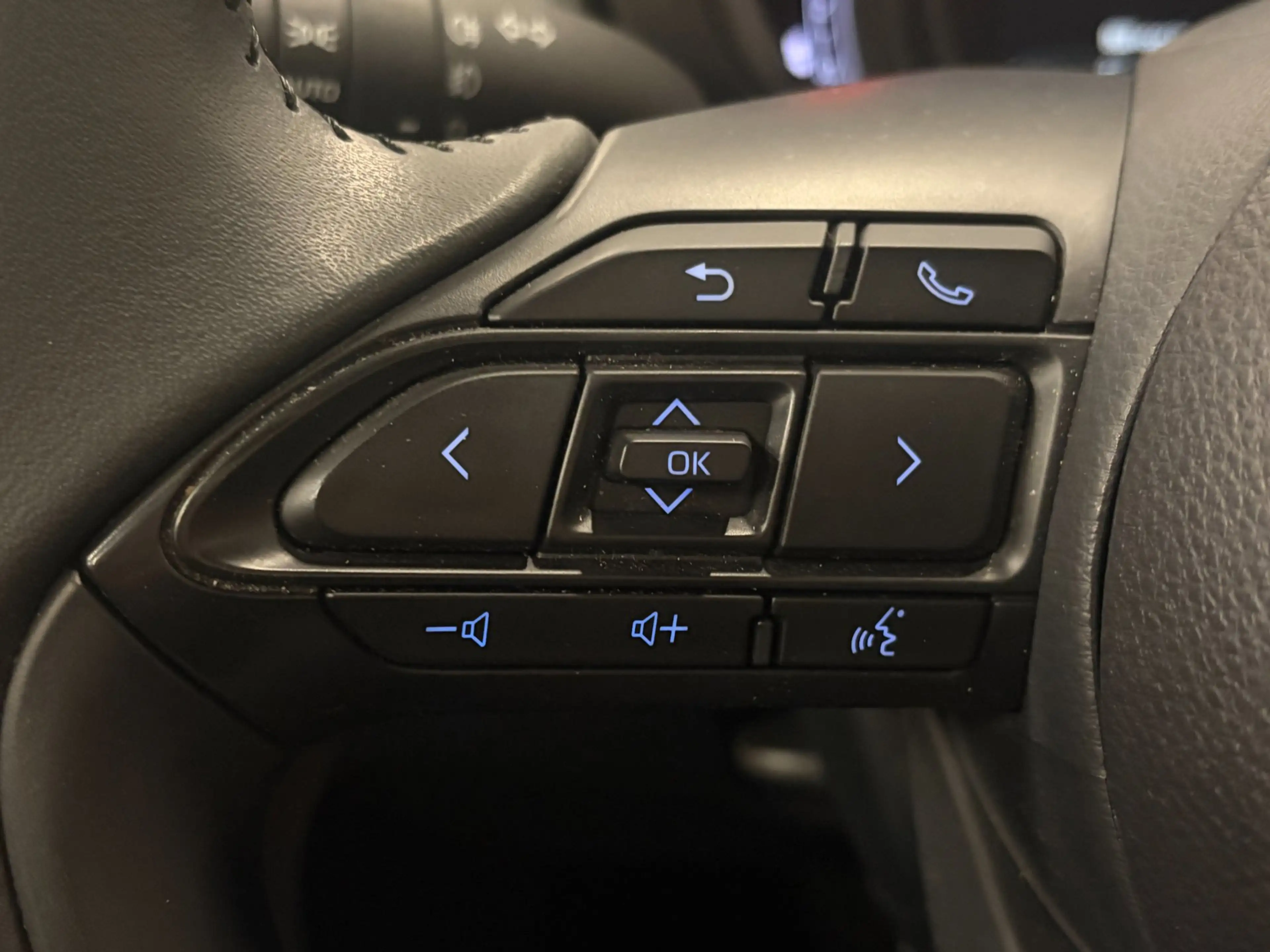 Toyota Aygo X 1.0 VVT-i MT Pulse Automaat / Clima / Camera / Key — photo 18