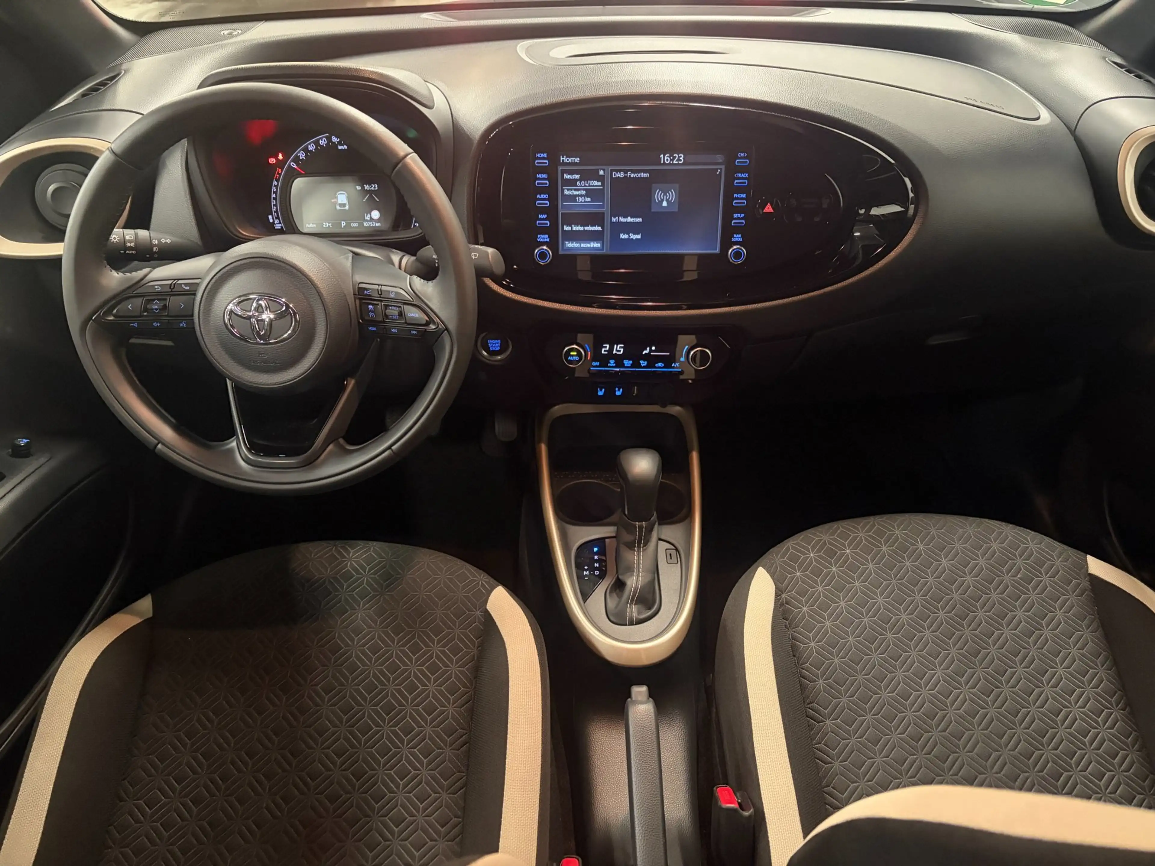 Toyota Aygo X 1.0 VVT-i MT Pulse Automaat / Clima / Camera / Key — photo 11
