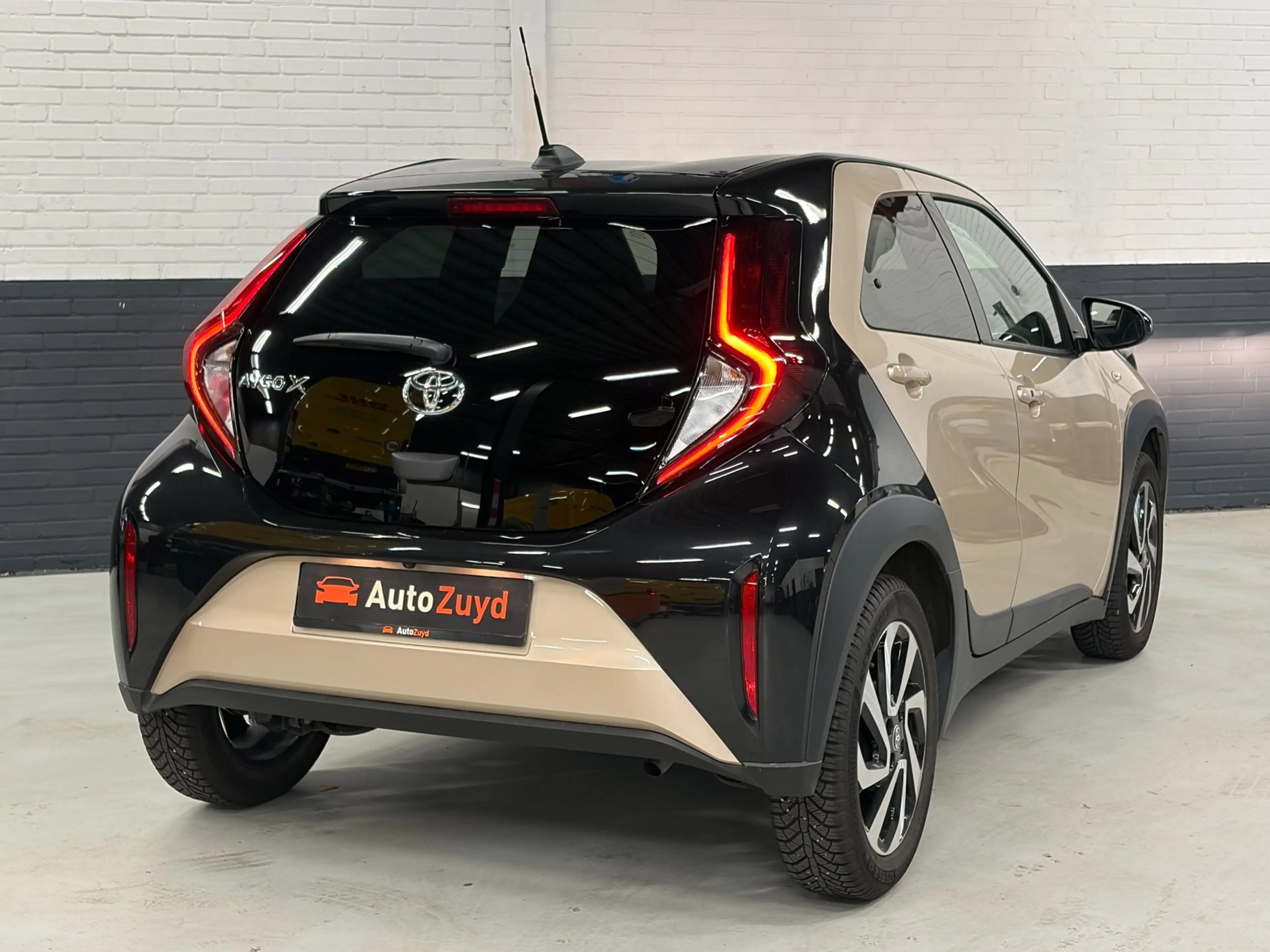 Toyota Aygo X 1.0 VVT-i MT Pulse Automaat / Clima / Camera / Key — photo 5