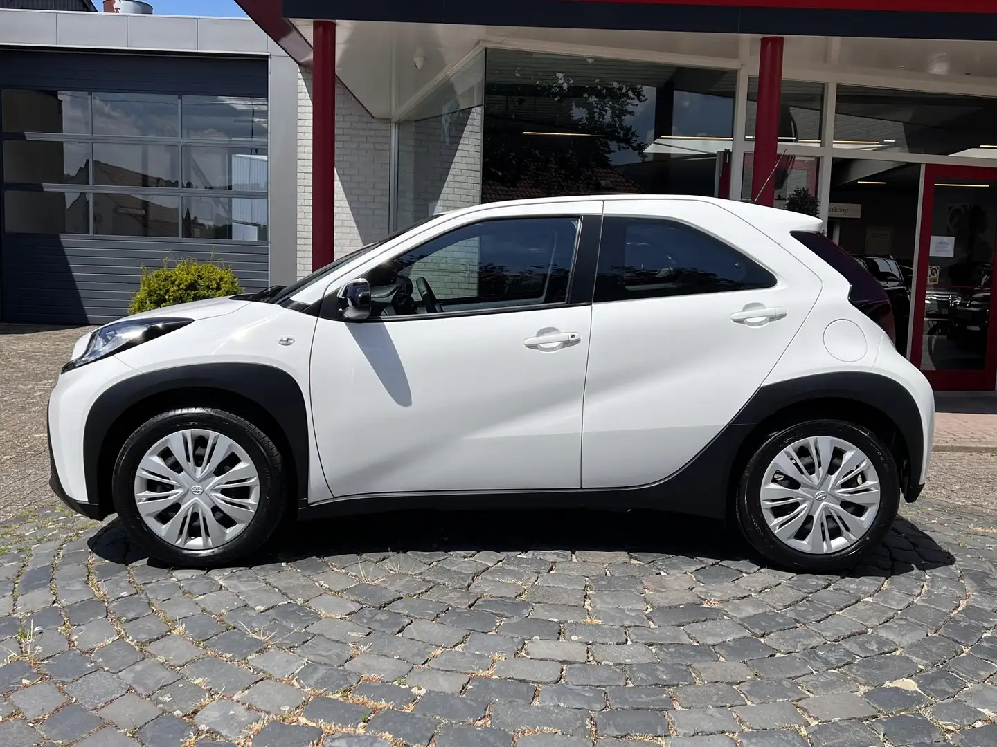 Toyota Aygo X 1.0 VVT-i MT Business | Carplay | Airco | Camera | Wit - 2