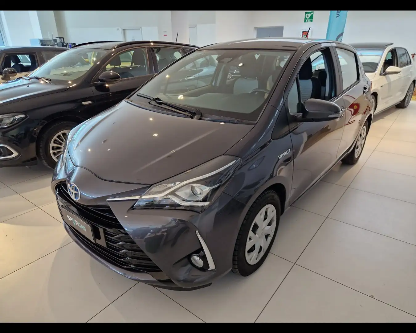 Toyota Yaris 1.5 Hybrid 5 porte Active Grigio - 1