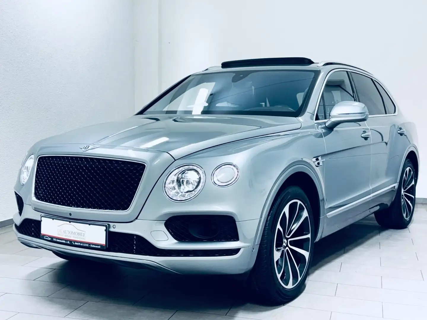 Bentley Bentayga 4.0 V8  4WD  * DVD * HUD * 7-SITZER * Plateado - 1