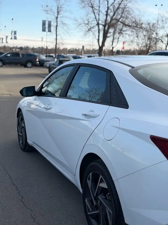 Hyundai ELANTRA снимка Hyundai ELANTRA