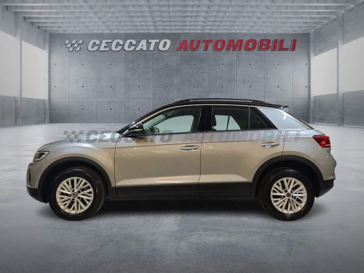 Volkswagen T-Roc 2022 1.5 tsi Life dsg Grijs - 2