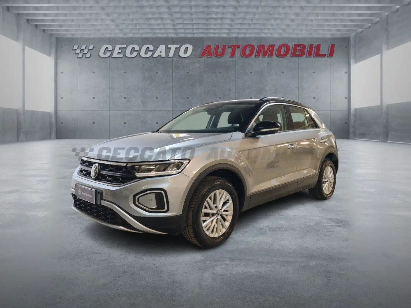 Volkswagen T-Roc 2022 1.5 tsi Life dsg Grijs - 1