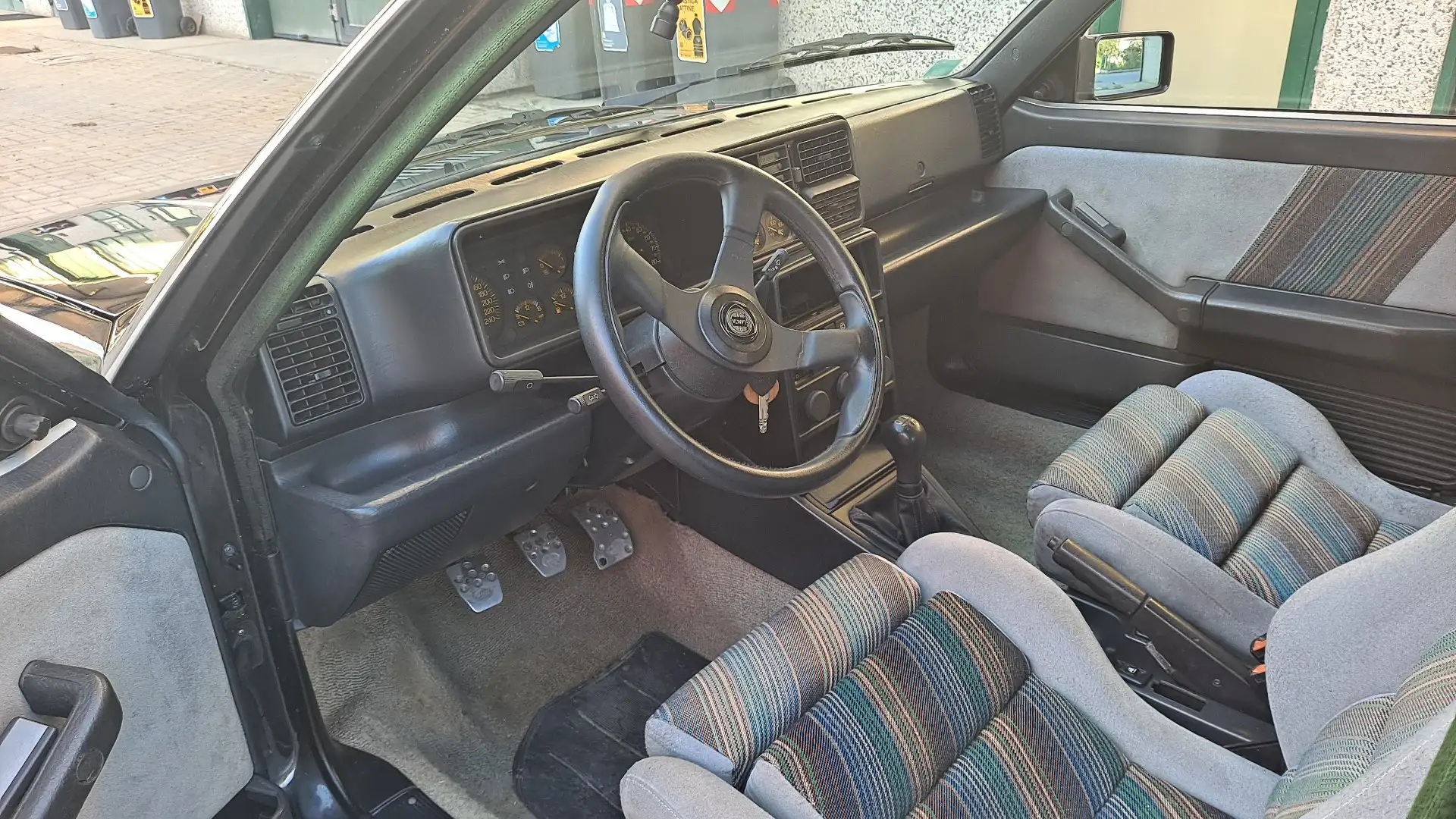Lancia Delta 2.0 HF INTEGRALE 8V Gris - 2