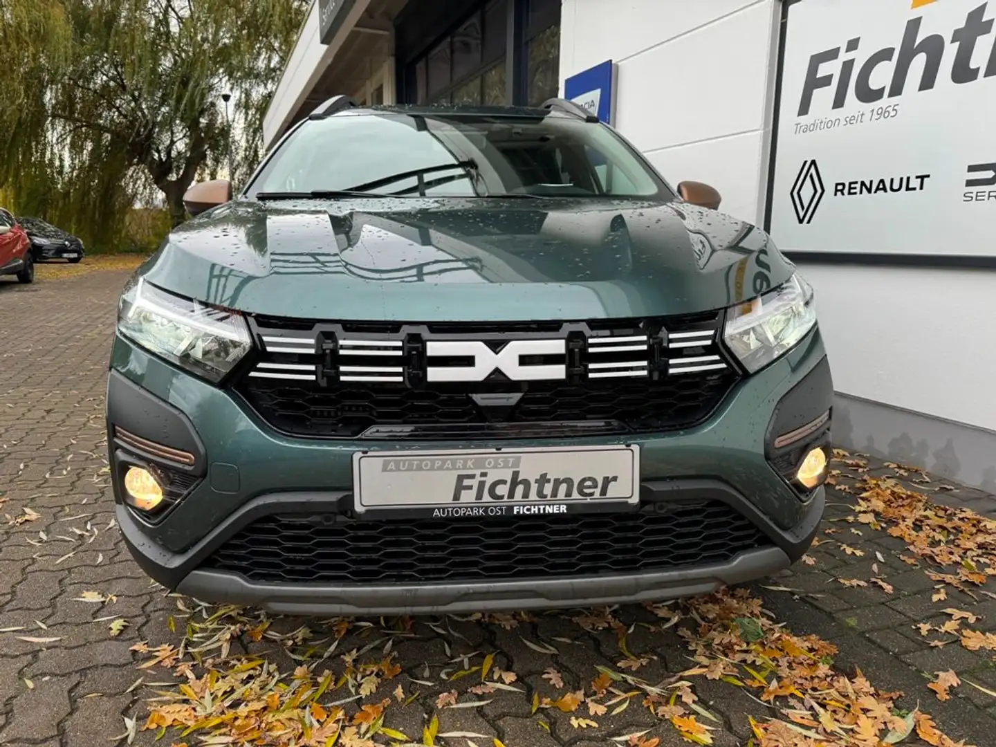 Dacia Jogger Extreme+ TCe 110 7 Sitzer Kamera Navi Sitzheizung Grün - 2