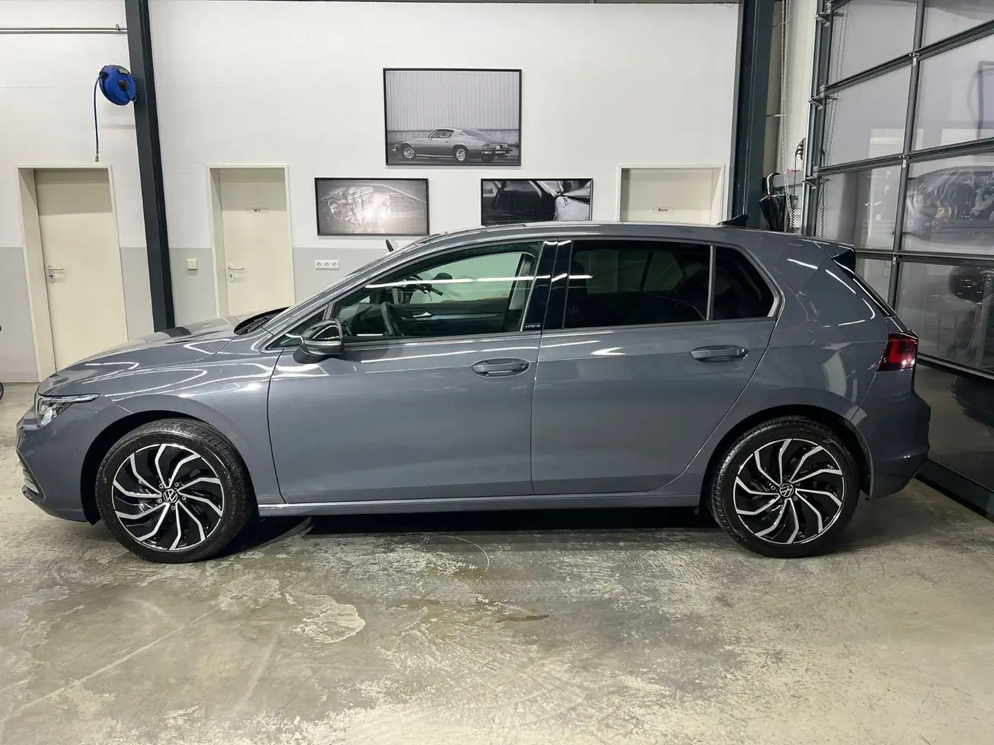 Volkswagen Golf VIII 1.5 eTSI DSG Matrix+STHZ+ACC+Pano+Navi Gris - 2