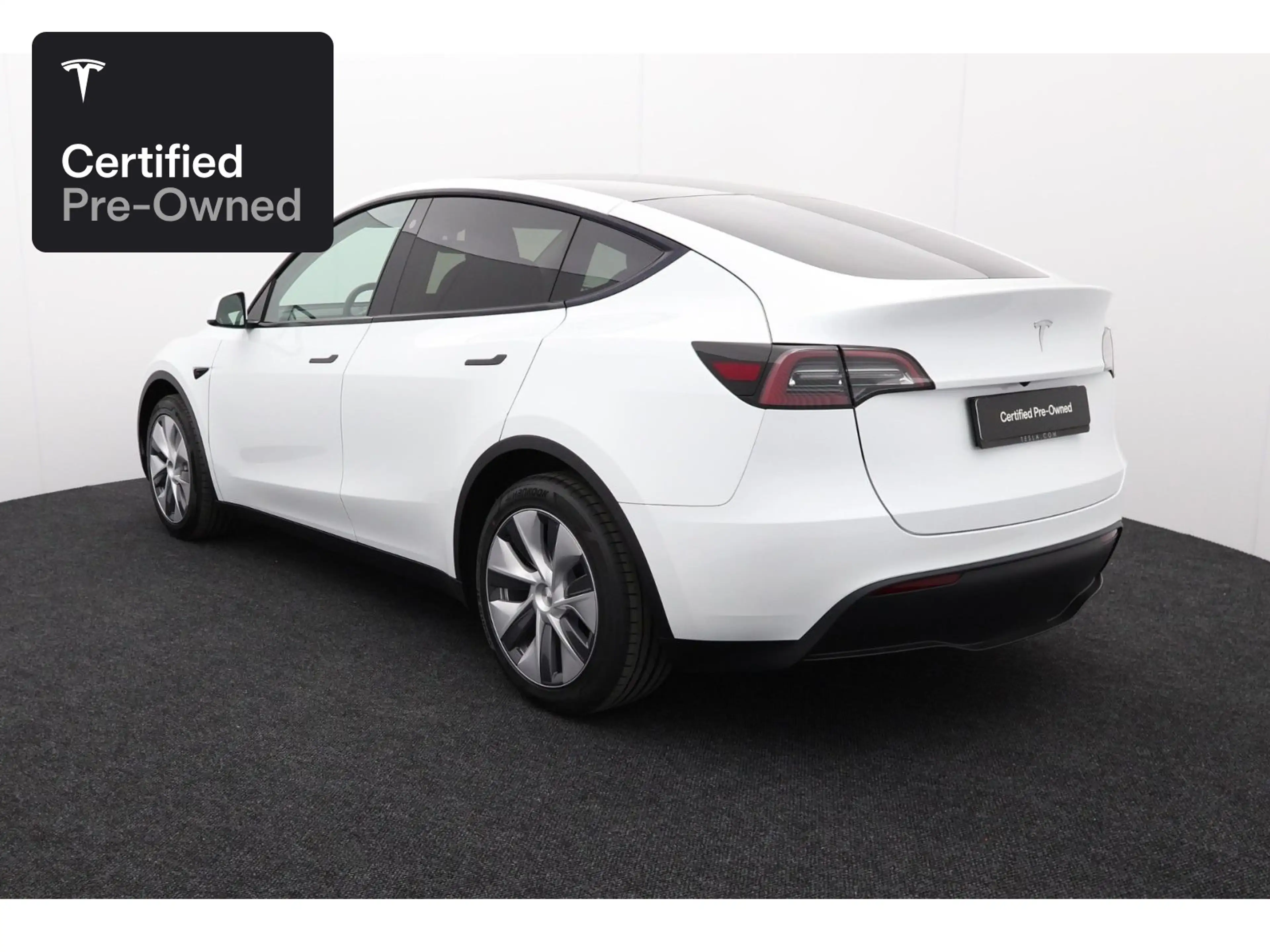 Tesla Model Y Rear-Wheel Drive "Certified Pre-Owned" — photo 6