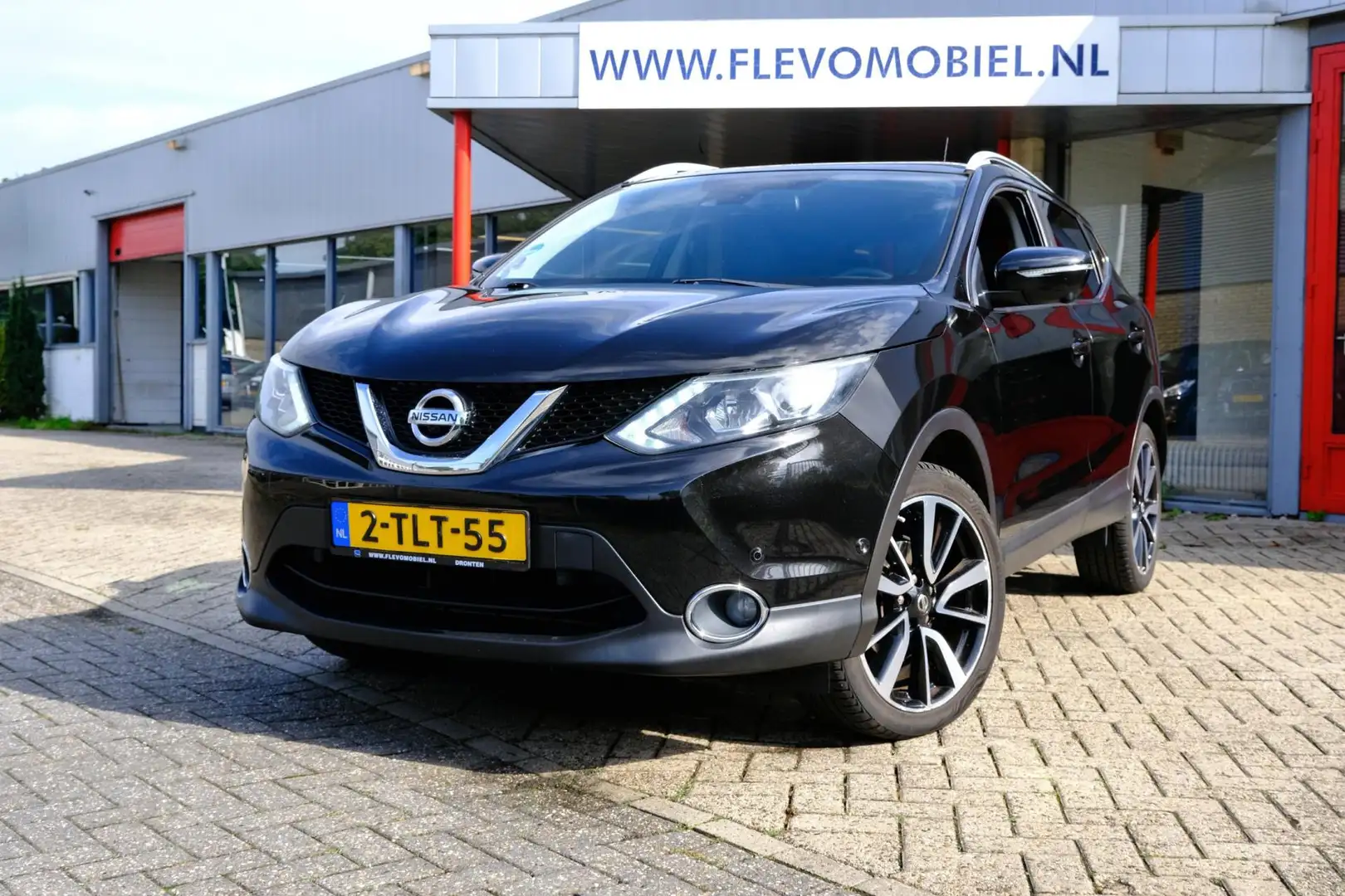 Nissan Qashqai 1.2 Tekna Pano|Leder|LED|Cam Zwart - 1