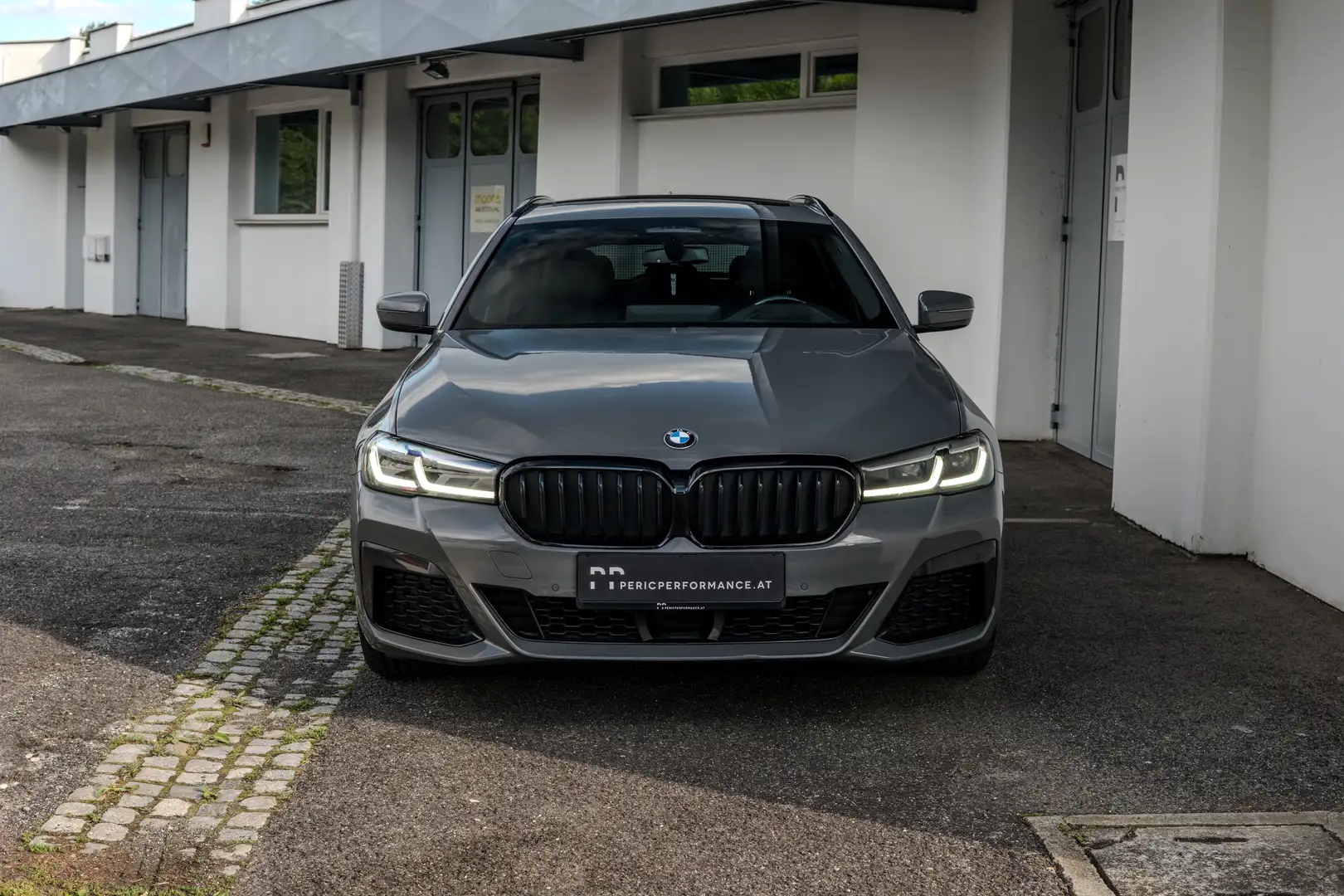 BMW 520 520 d M Sport | Pano, HuD, LED Grau - 2