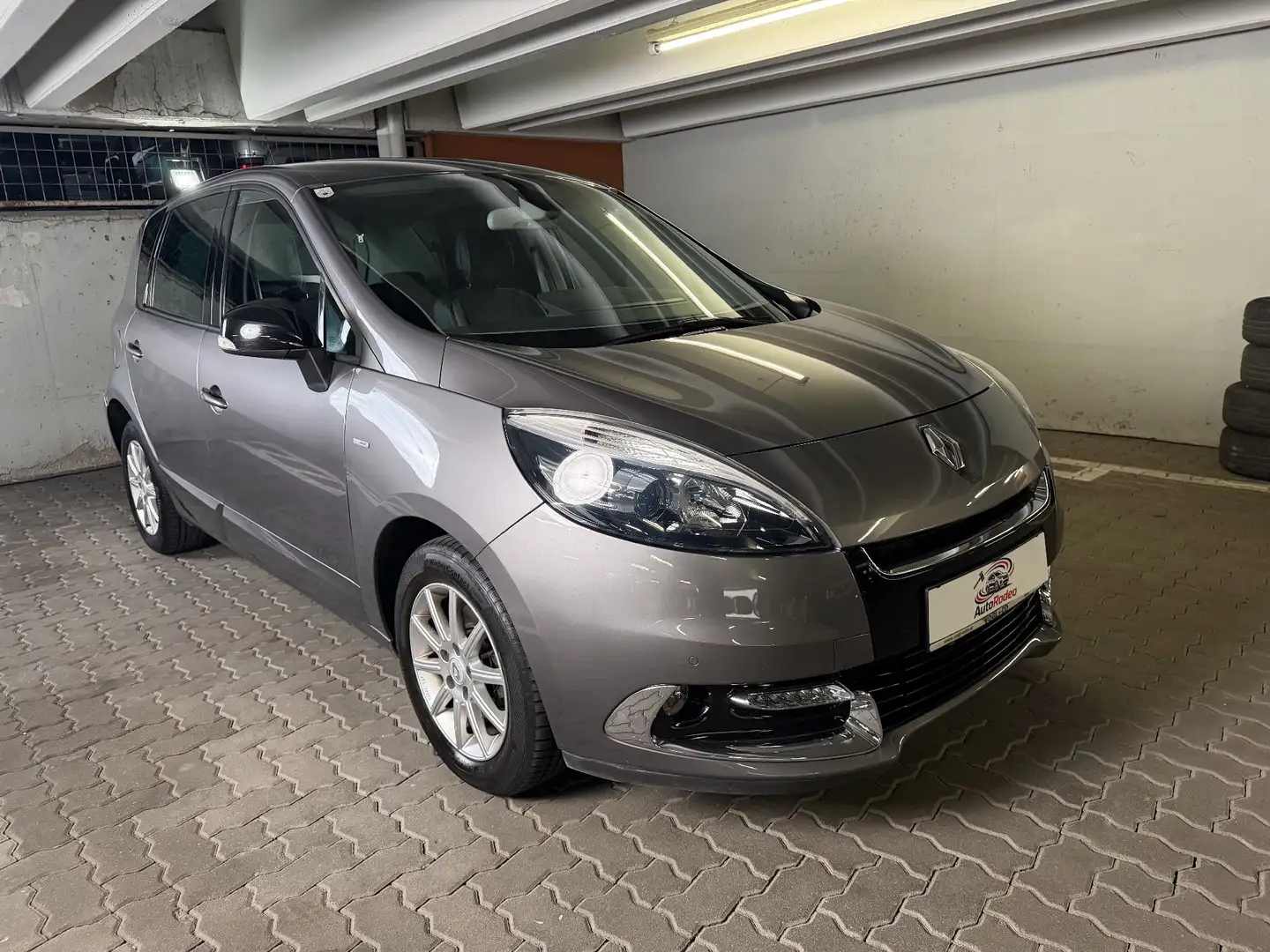 Renault Scenic 1.5 dCi 110 FAP BOSE Edition ENERGY Grau - 2