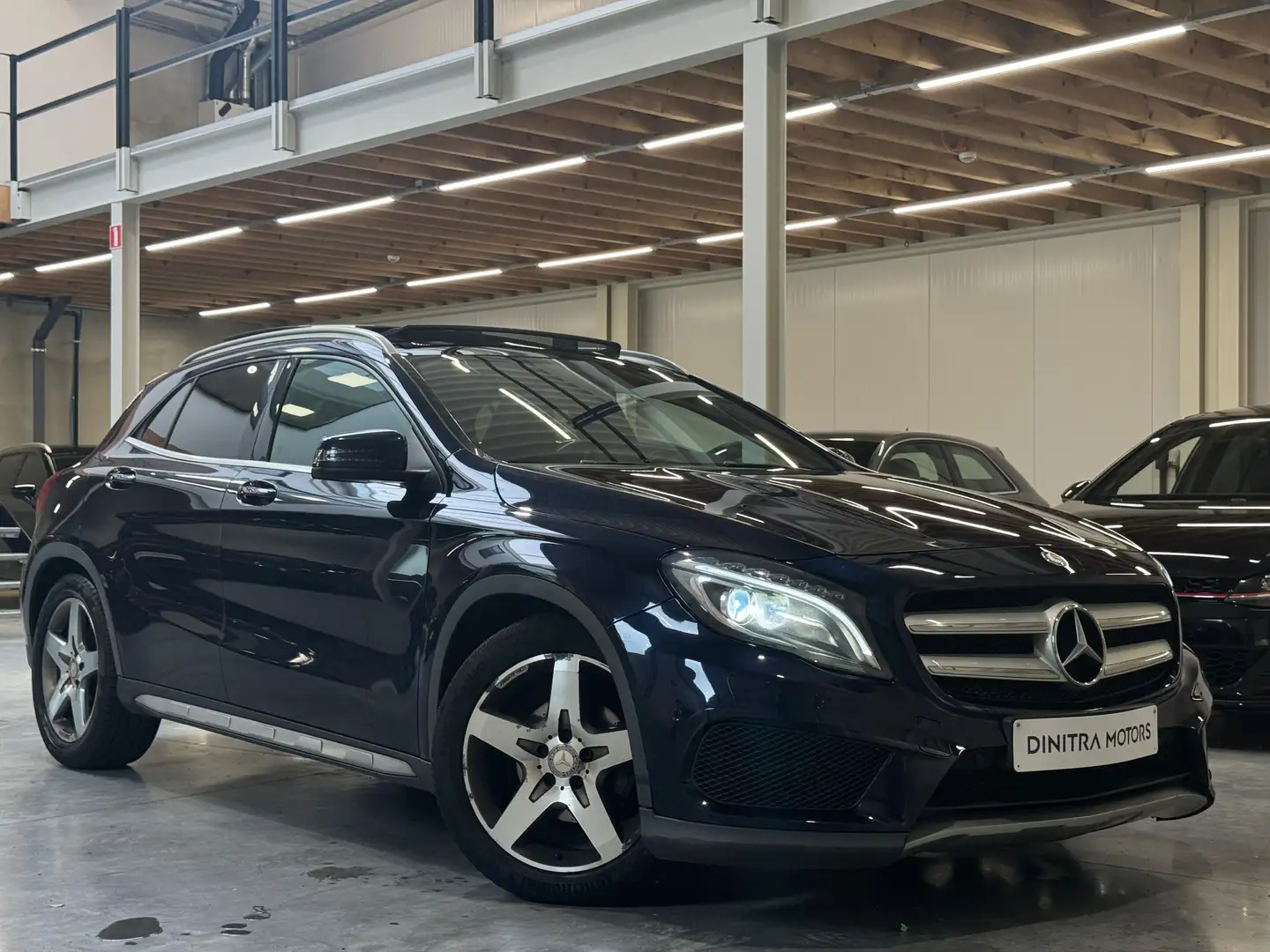Mercedes-Benz GLA 180 GLA 180 d 7G-DCT AMG Line Albastru - 1