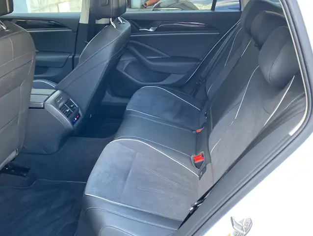 Volkswagen Passat view 10