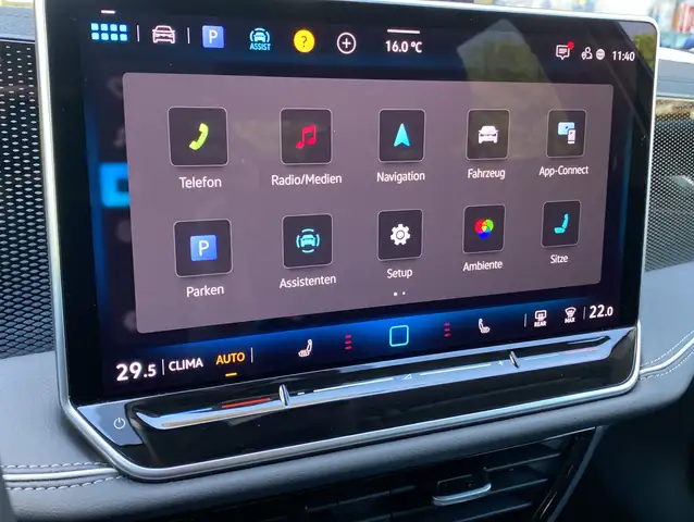 Volkswagen Passat view 4