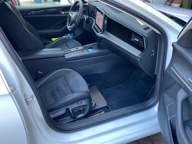Volkswagen Passat view 15