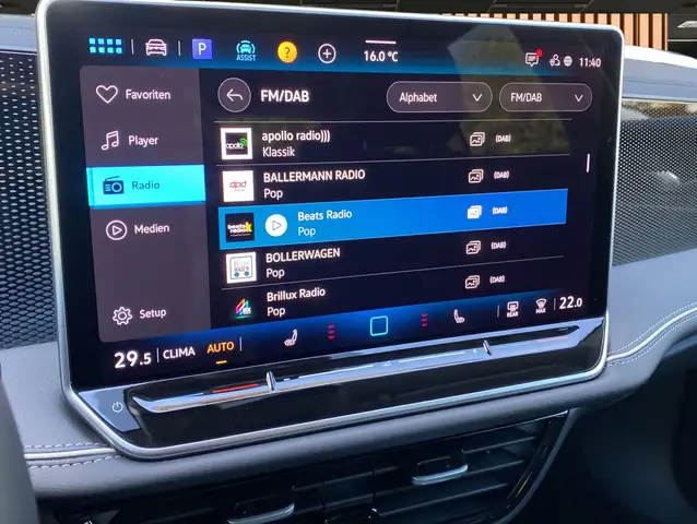 Volkswagen Passat view 8