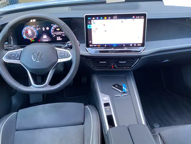 Volkswagen Passat view 11