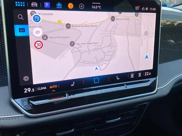Volkswagen Passat view 6