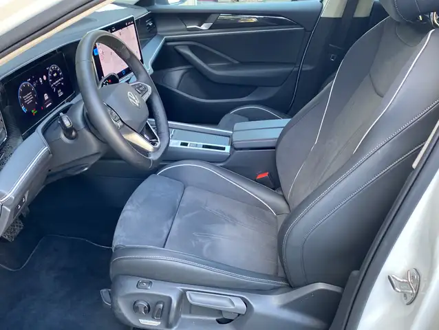 Volkswagen Passat view 3