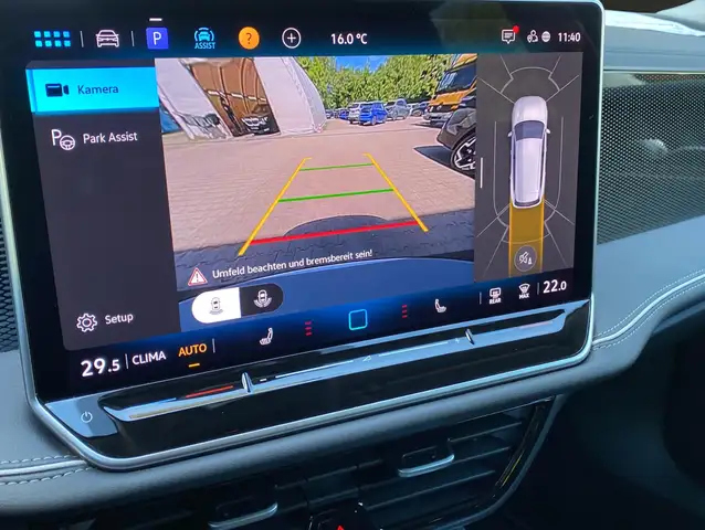 Volkswagen Passat view 5