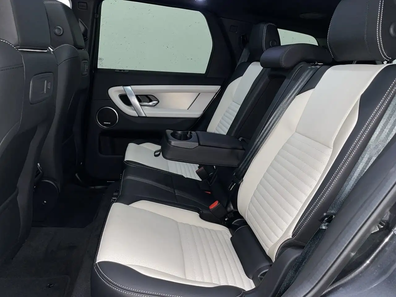 Land Rover Discovery Sport снимка Land Rover Discovery Sport