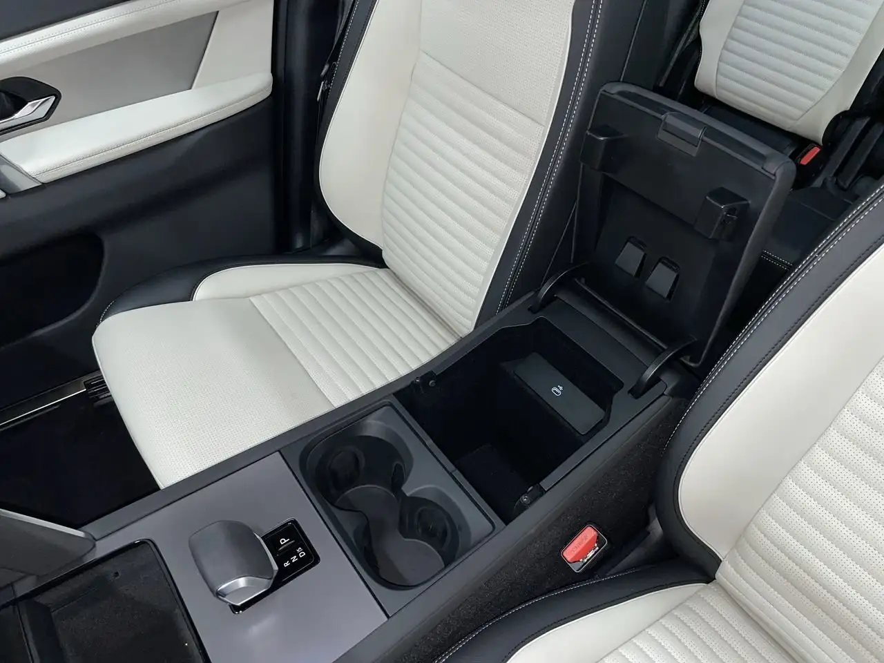 Land Rover Discovery Sport снимка Land Rover Discovery Sport