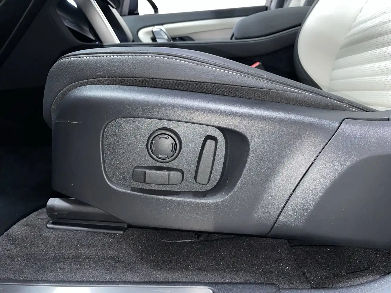 Land Rover Discovery Sport снимка Land Rover Discovery Sport