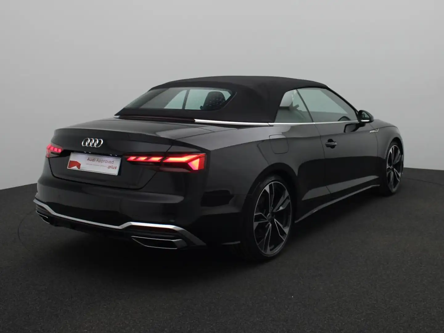 Audi A5 Cabriolet S-Line 35 TFSI 150 PK S-tronic / PDC / C Zwart - 2