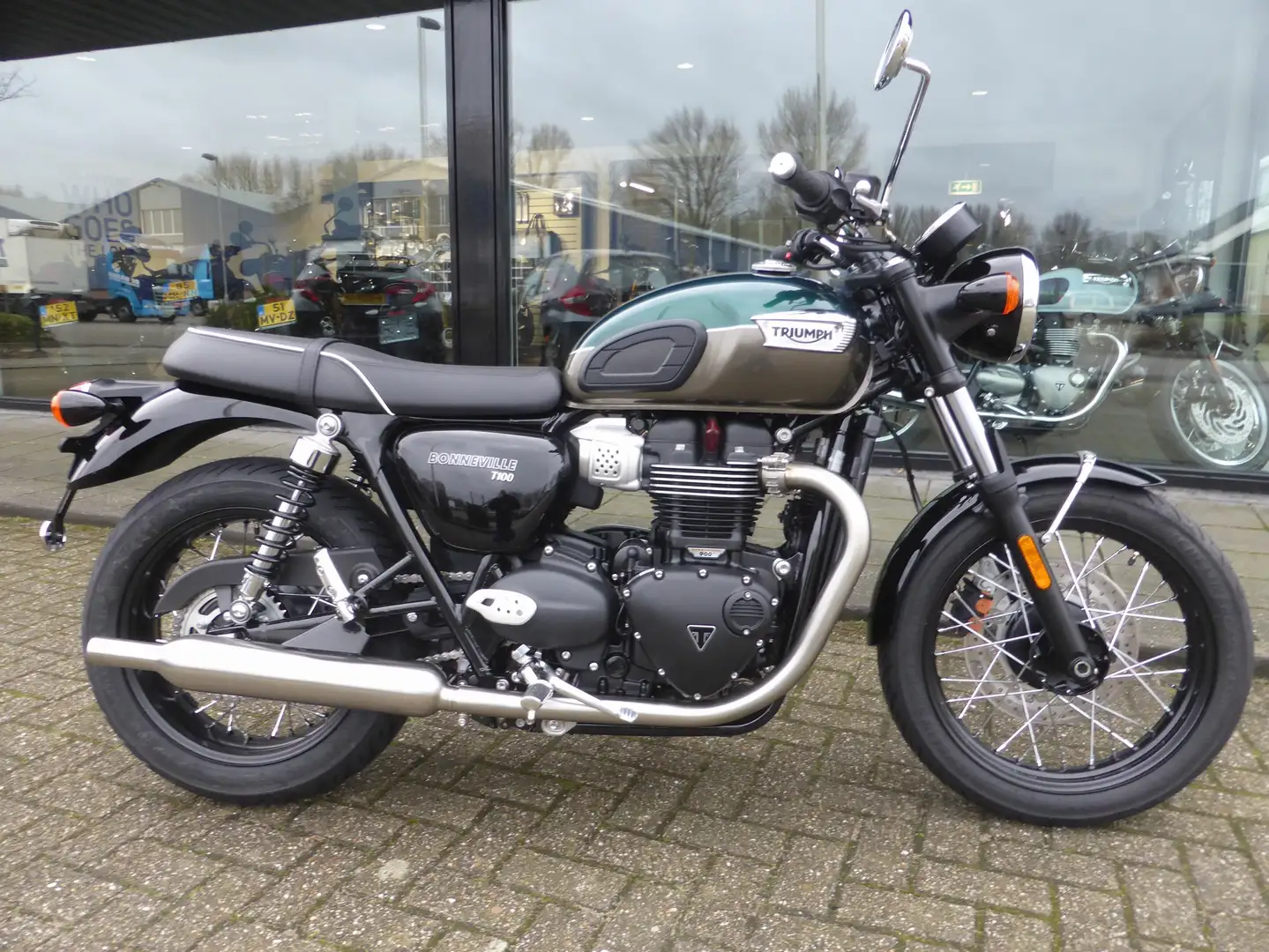 Triumph Bonneville T100 T100, Competition Green/Ironstone Vert - 1