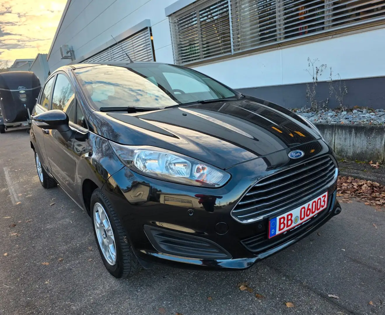 Ford Fiesta 1,25/GARANTIE/TÜV NEU/PDC/82PS/KLIMA/SHZ Schwarz - 1