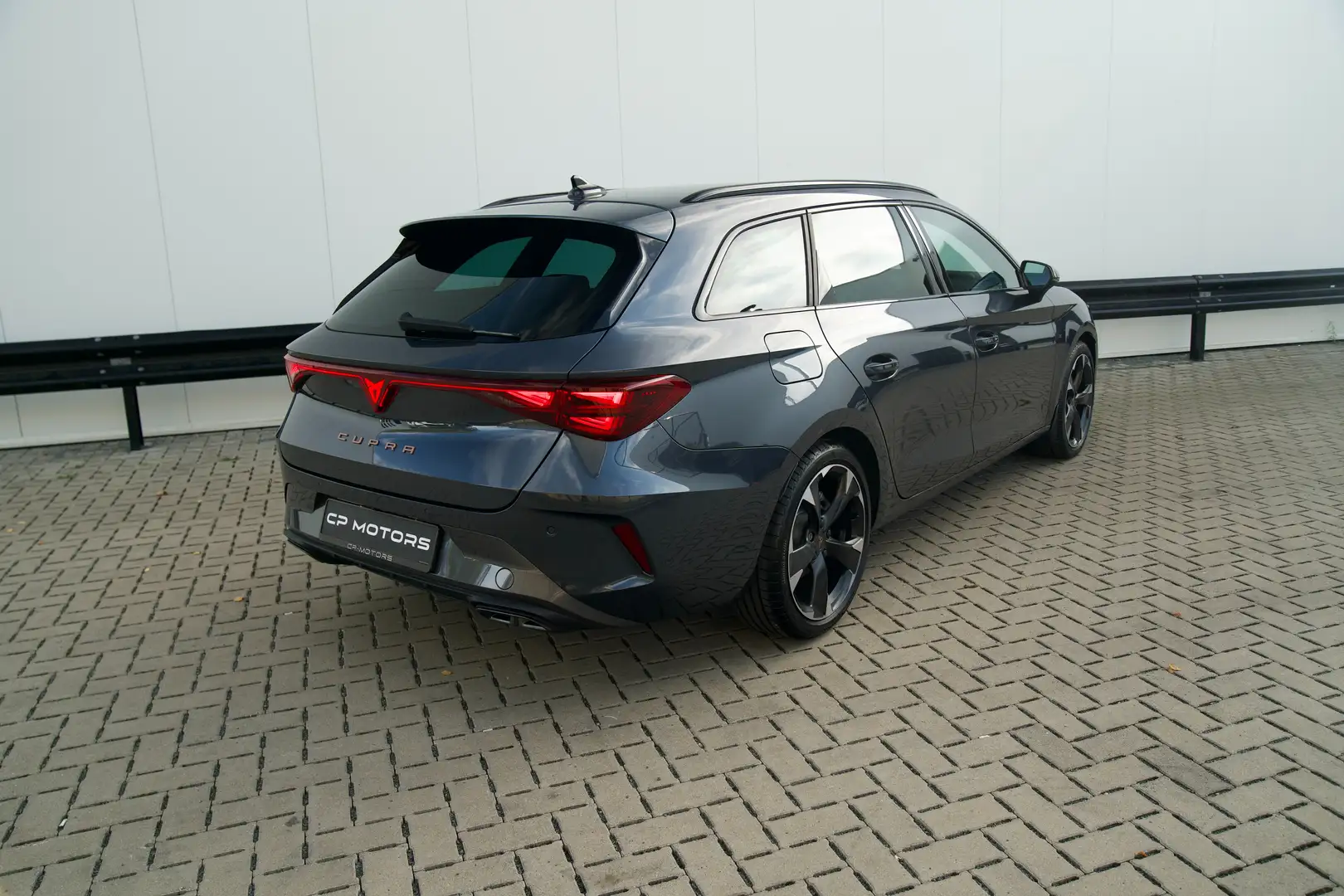 CUPRA Leon SPORTSTOURER | 1.5 eTSI | NIEUW MODEL | CARPLAY Grijs - 2