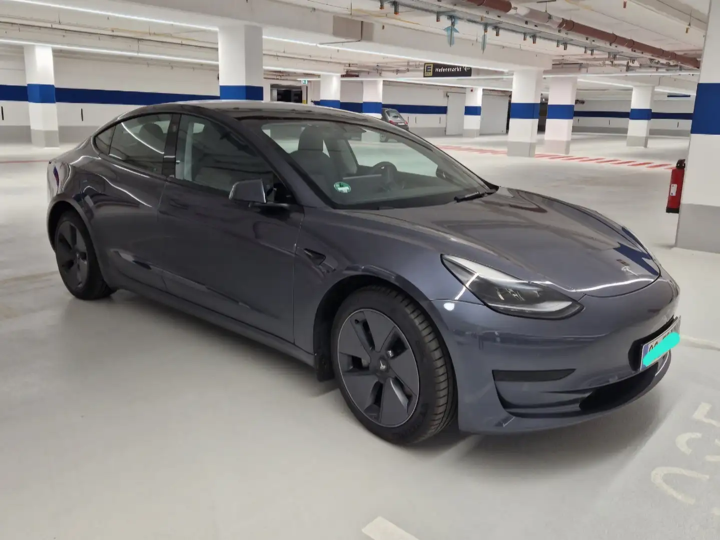 Tesla Model 3 Model 3 Standard Reichweite Plus Hinterradantrieb Grau - 2