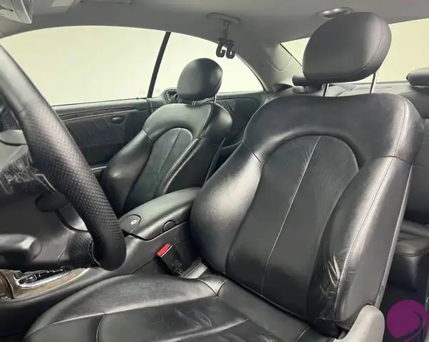 Mercedes-Benz 220 view 7