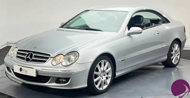 Mercedes-Benz 220 main image