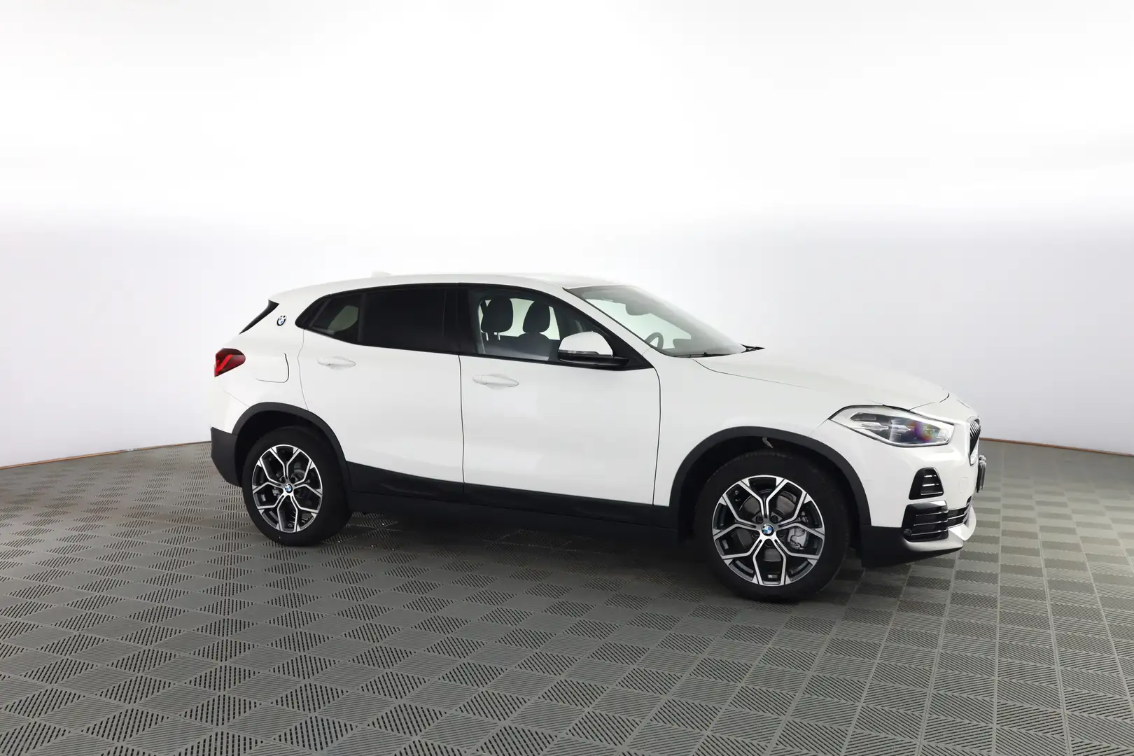 BMW X2 X2 sDrive18d Business-X Weiß - 2