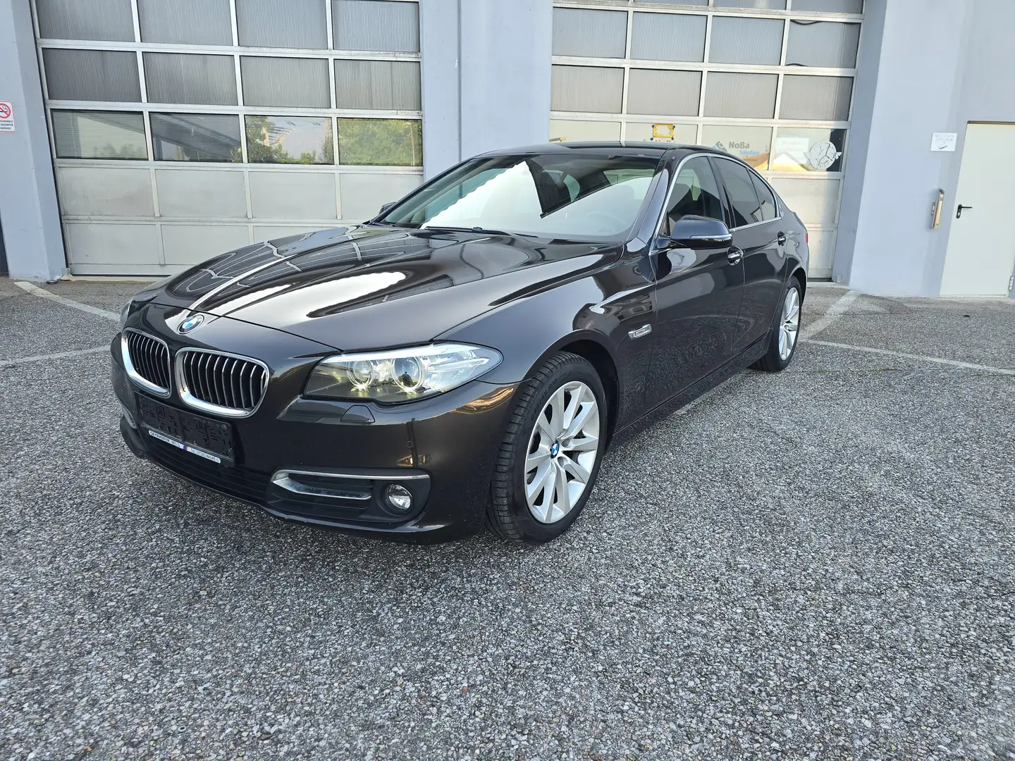 BMW 520 520 d xDrive Luxury Line Grau - 2