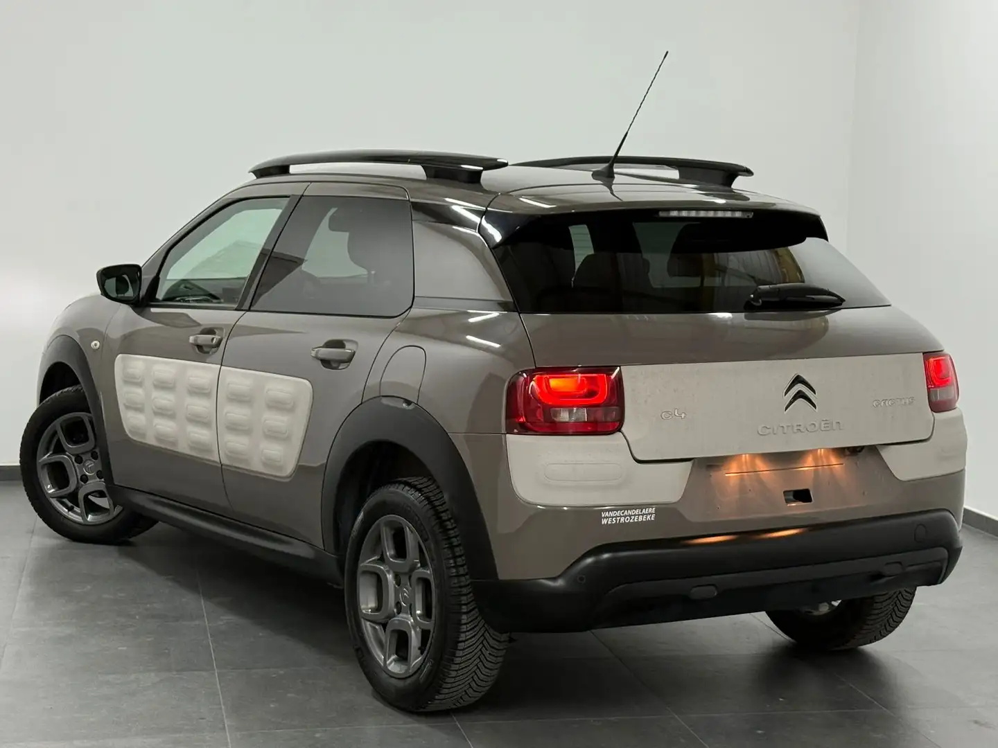 Citroen C4 Cactus 1.6 HDi - 1erMain - Boite auto - Navi - Airco Zilver - 2