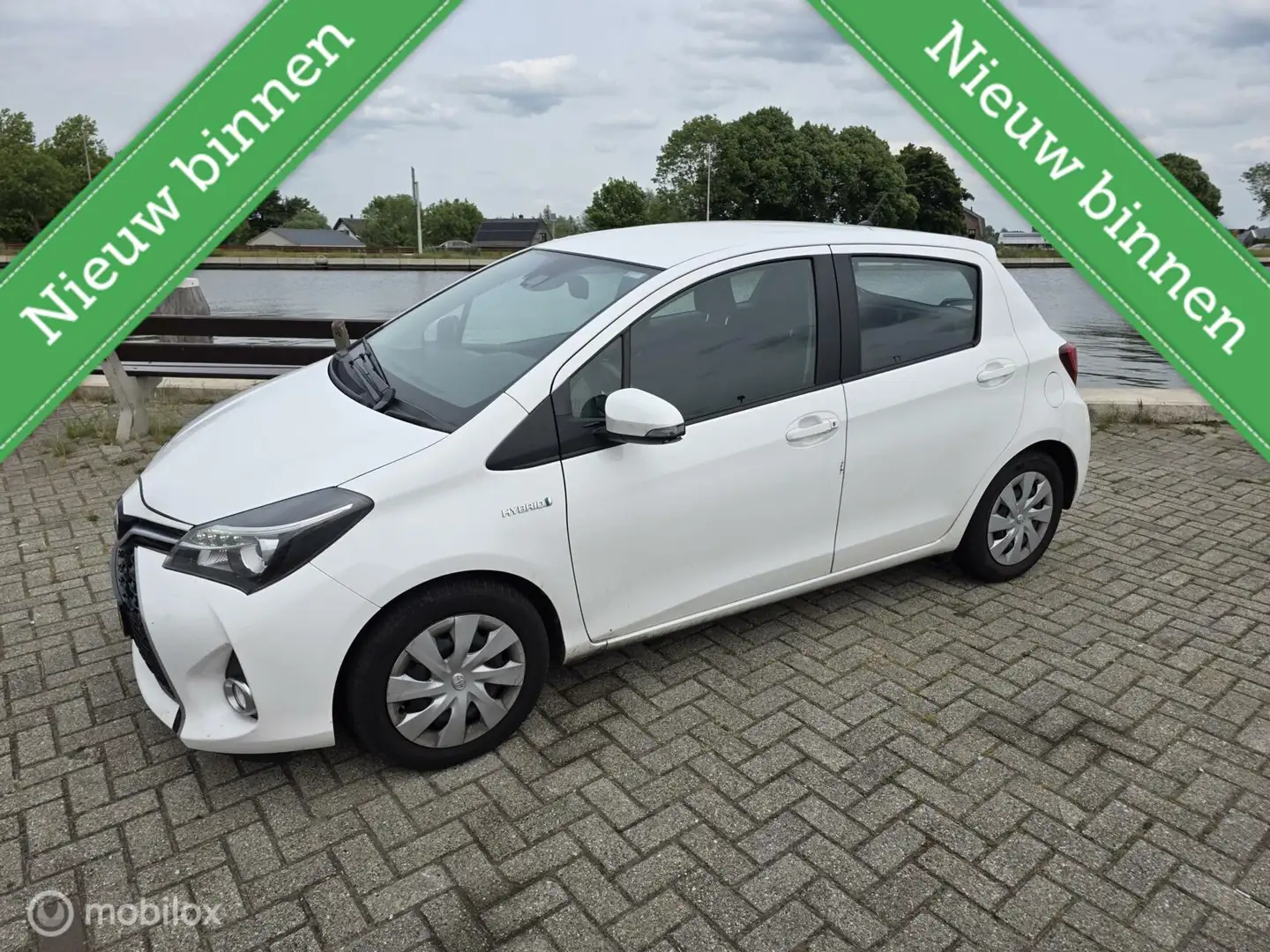 Toyota Yaris 2017 1.5 Hybrid Now Blanc - 2