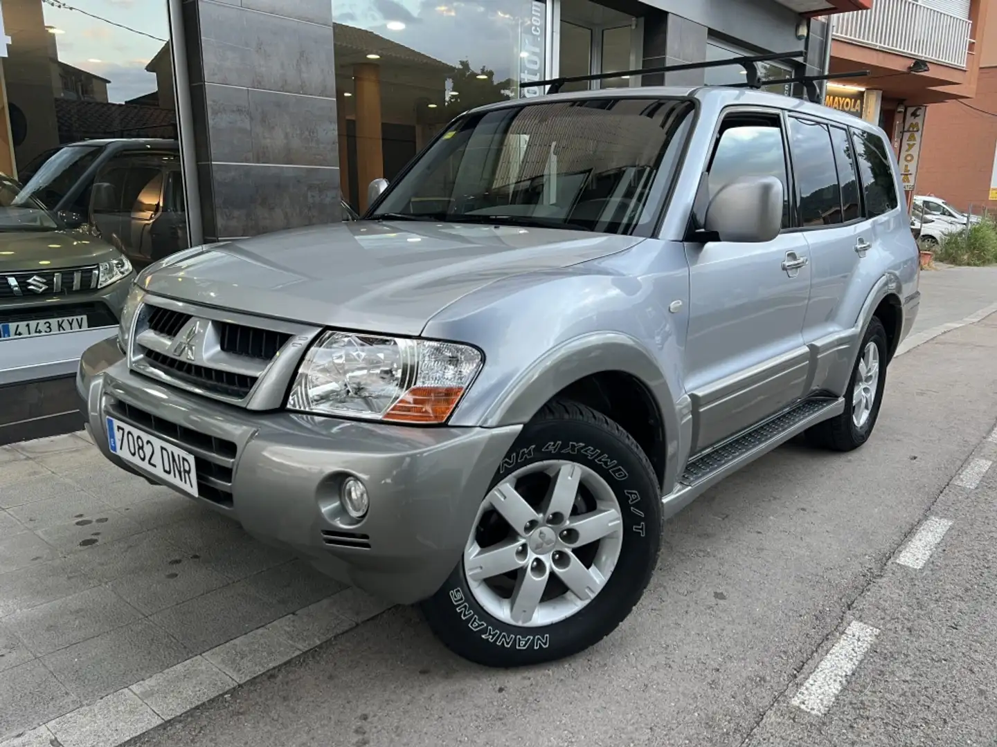 Mitsubishi Montero 3.2 DI-D Intense Srebrny - 1