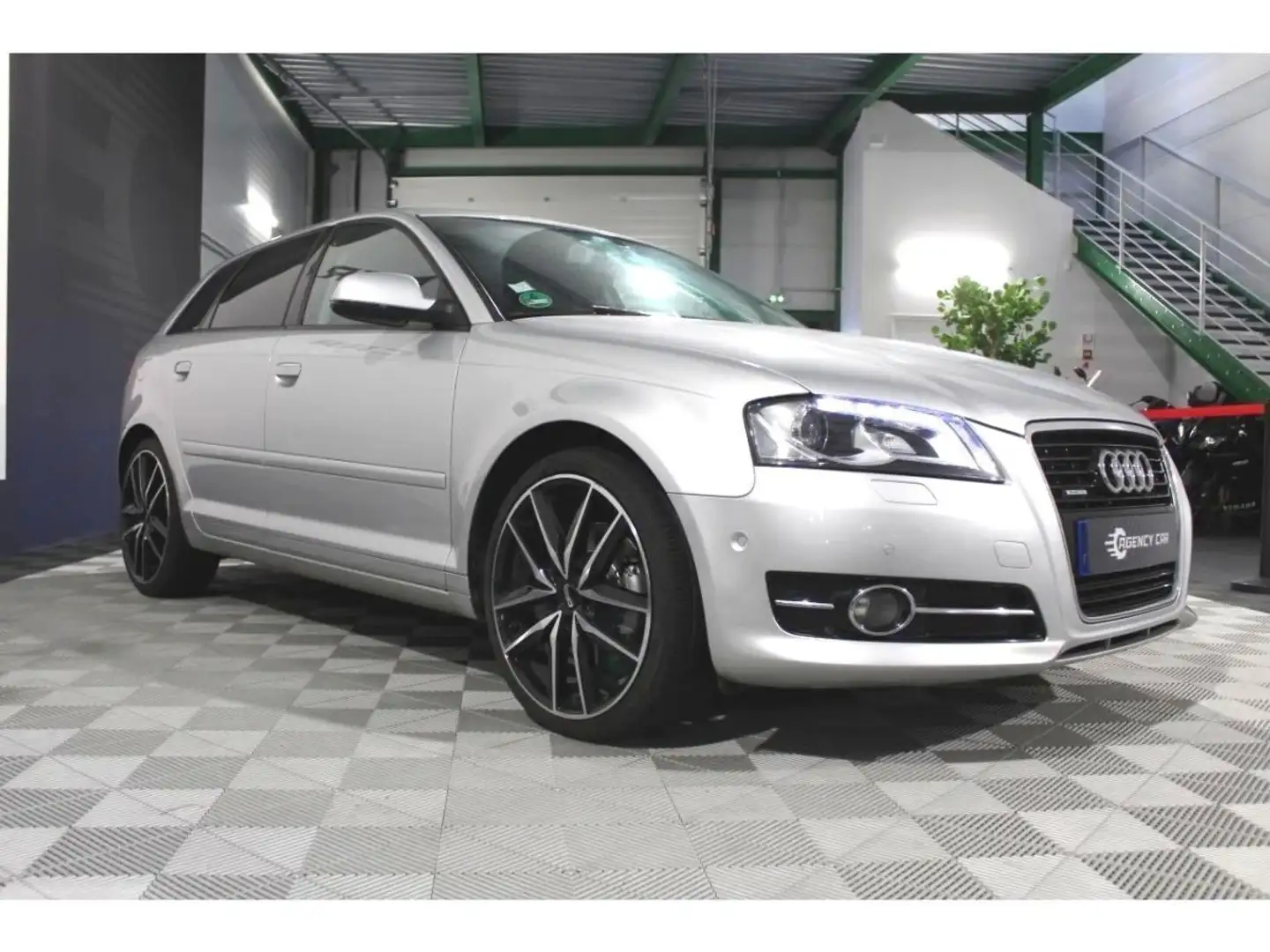 Audi A3 8P Quattro Ambition - 2.0 TFSI 200CH - BV S-Tronic Gris - 2