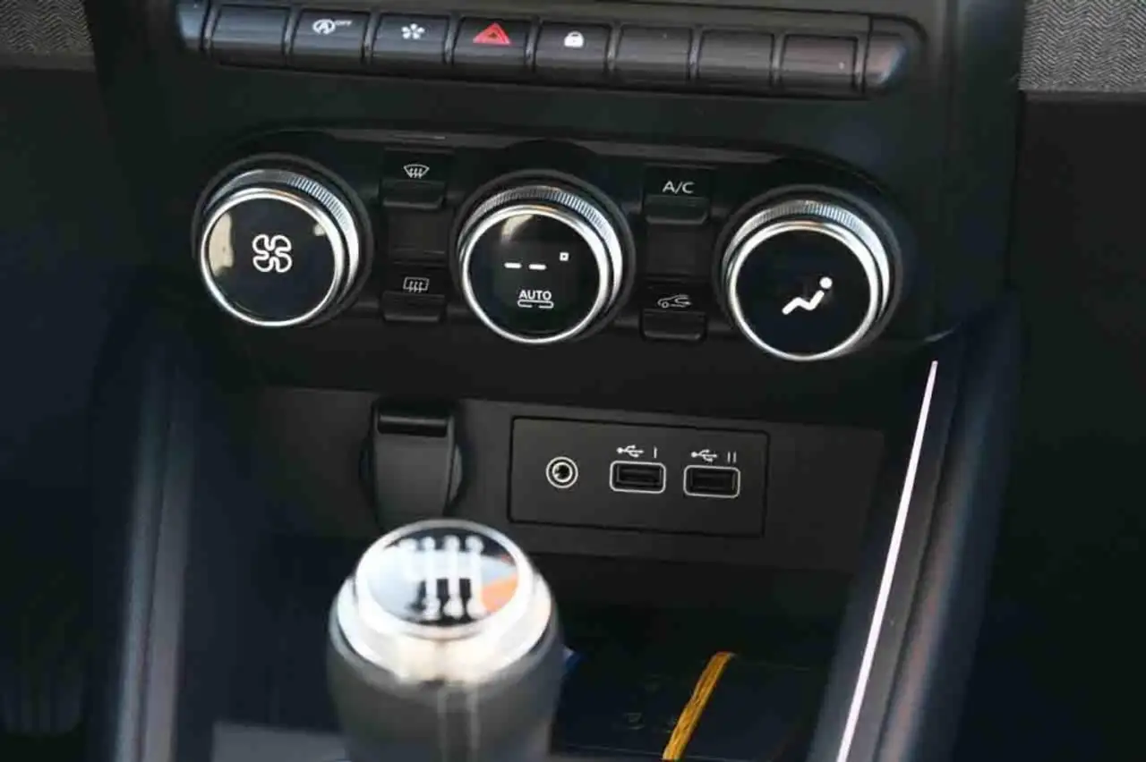 Renault Clio TCe 90 CV Techno 19